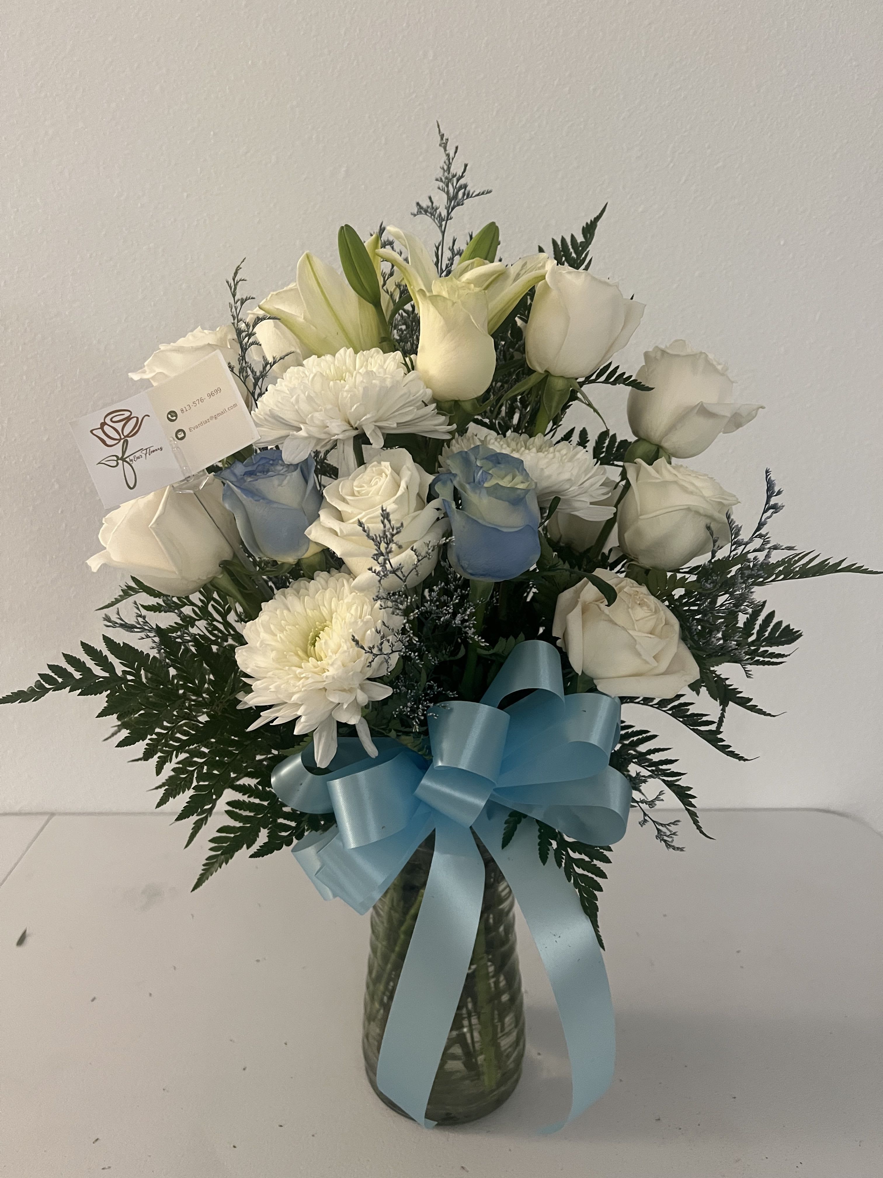 Snowy  Blue Drean  Snowy  Blue Drean  - Spectacular white and blue bouquet ideal for any occasion