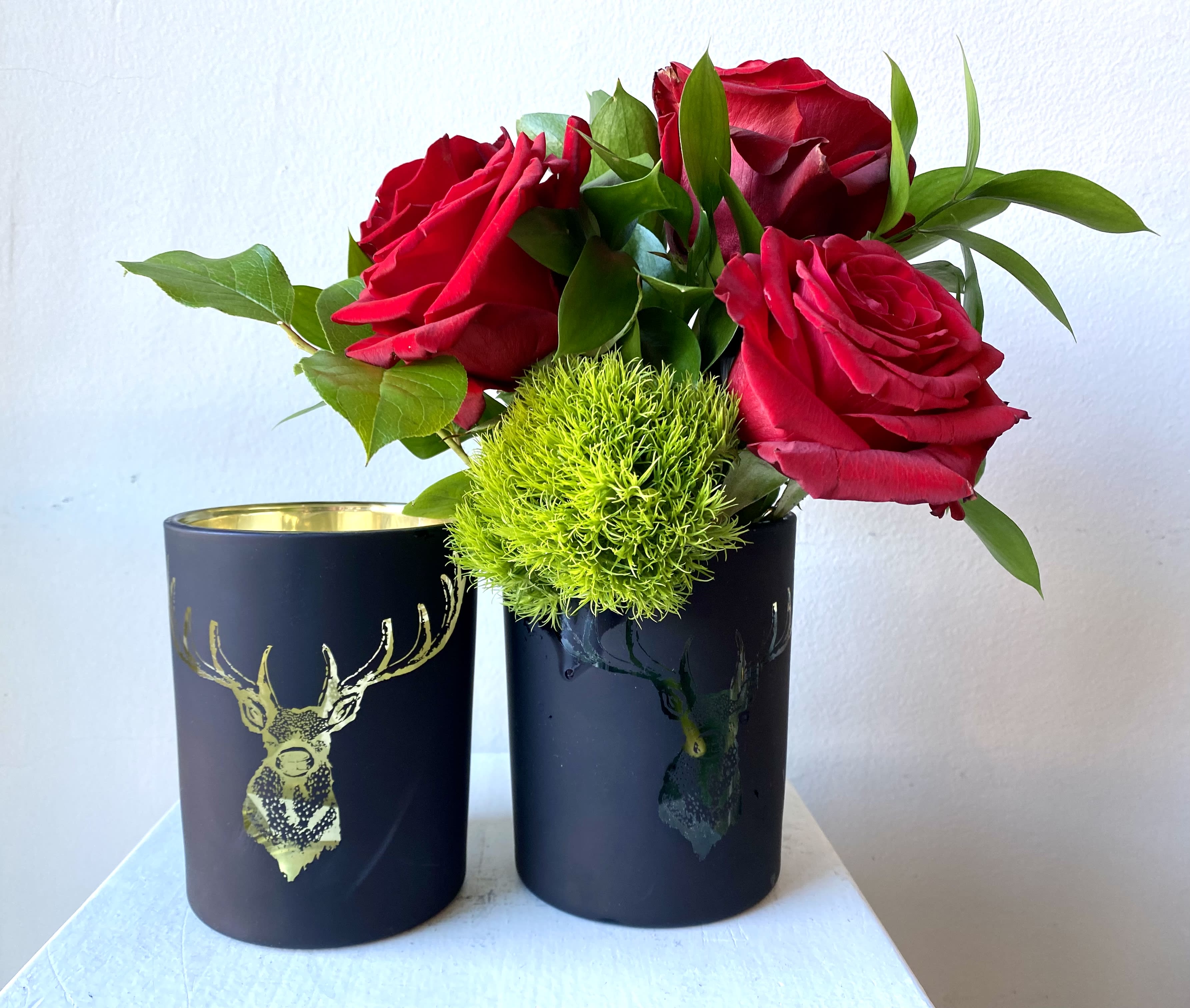 5 Roses in Stag Head Hurricane Gift 5 Roses in Stag Head Hurricane Gift - Stag Head Candle Holder with Classic Red Roses