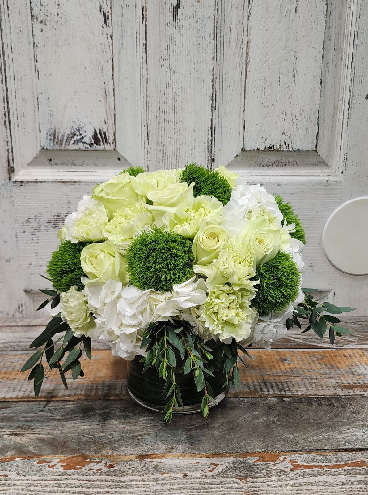 Evergreen Evergreen - This beautiful lime green round arrangement is the perfect center piece for your table! Hydrangea ball with lime green roses and carnations, and of course, dark green moss balls! A pretty unique flower you cant help to to feel it ^_^