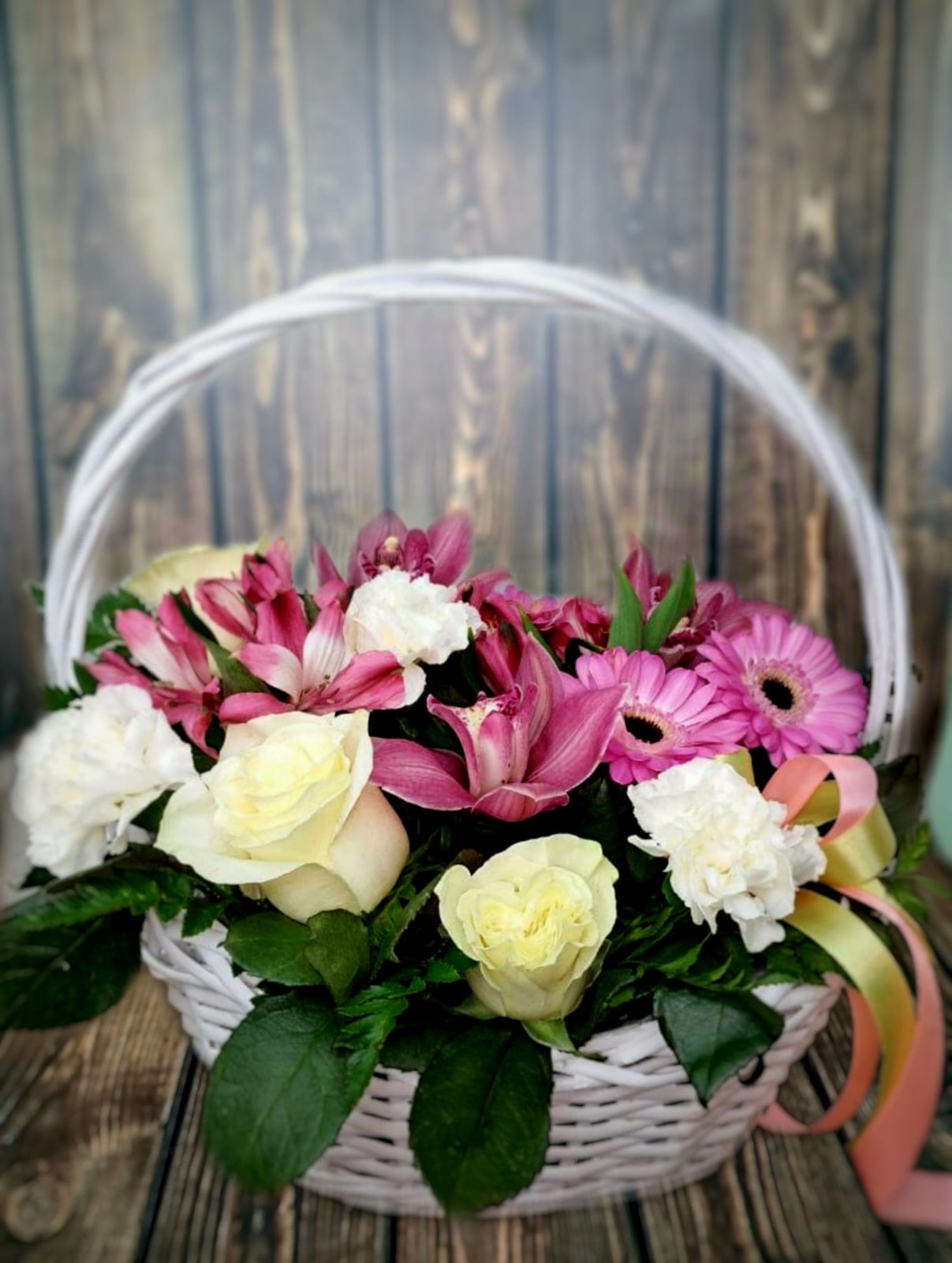 Surprise! Gift in a basket - The flower can be changed due to seasonality, but the color scheme remains unchanged