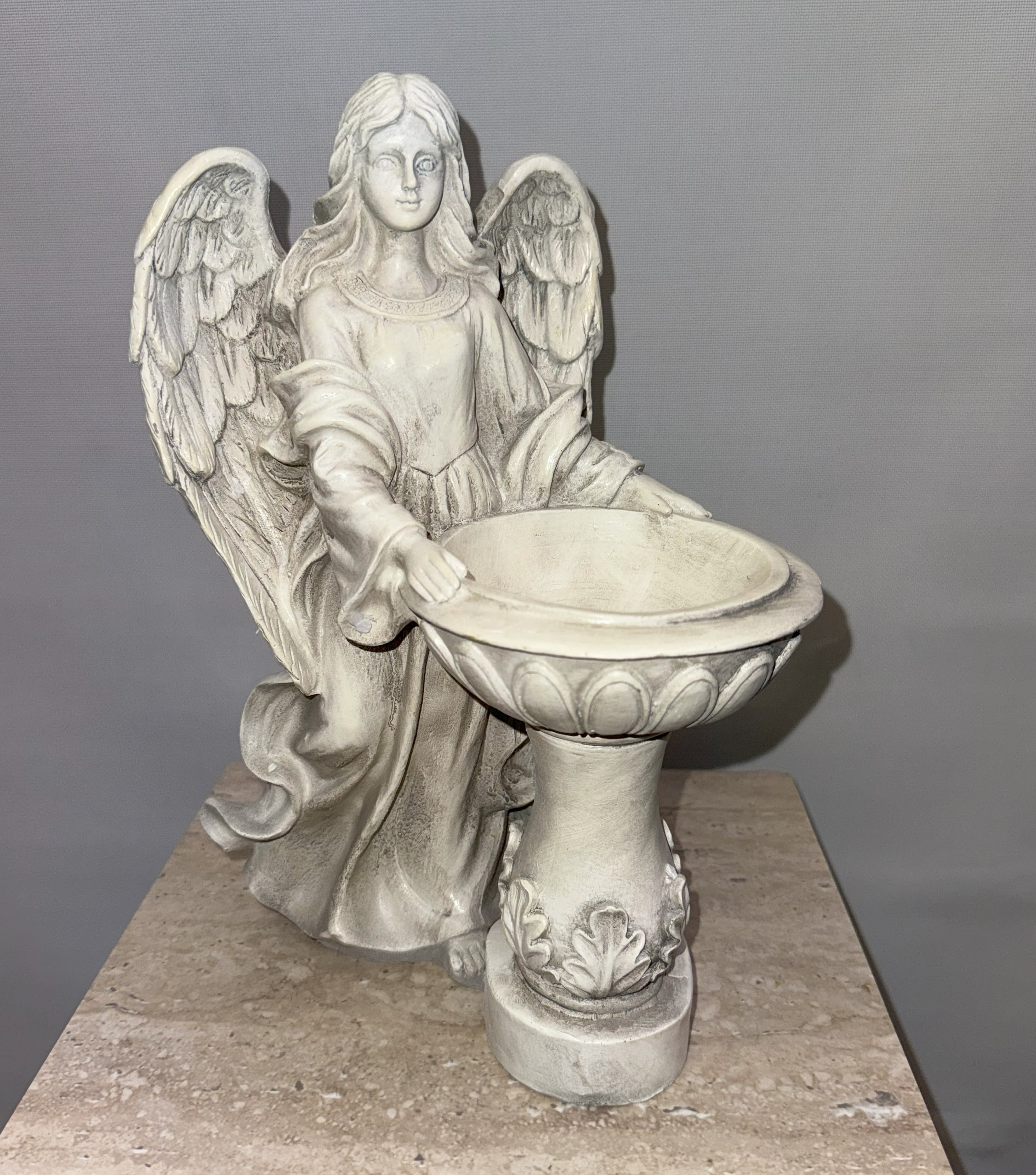 Angel with Bird Feeder Angel with Bird Feeder - Material: Resin