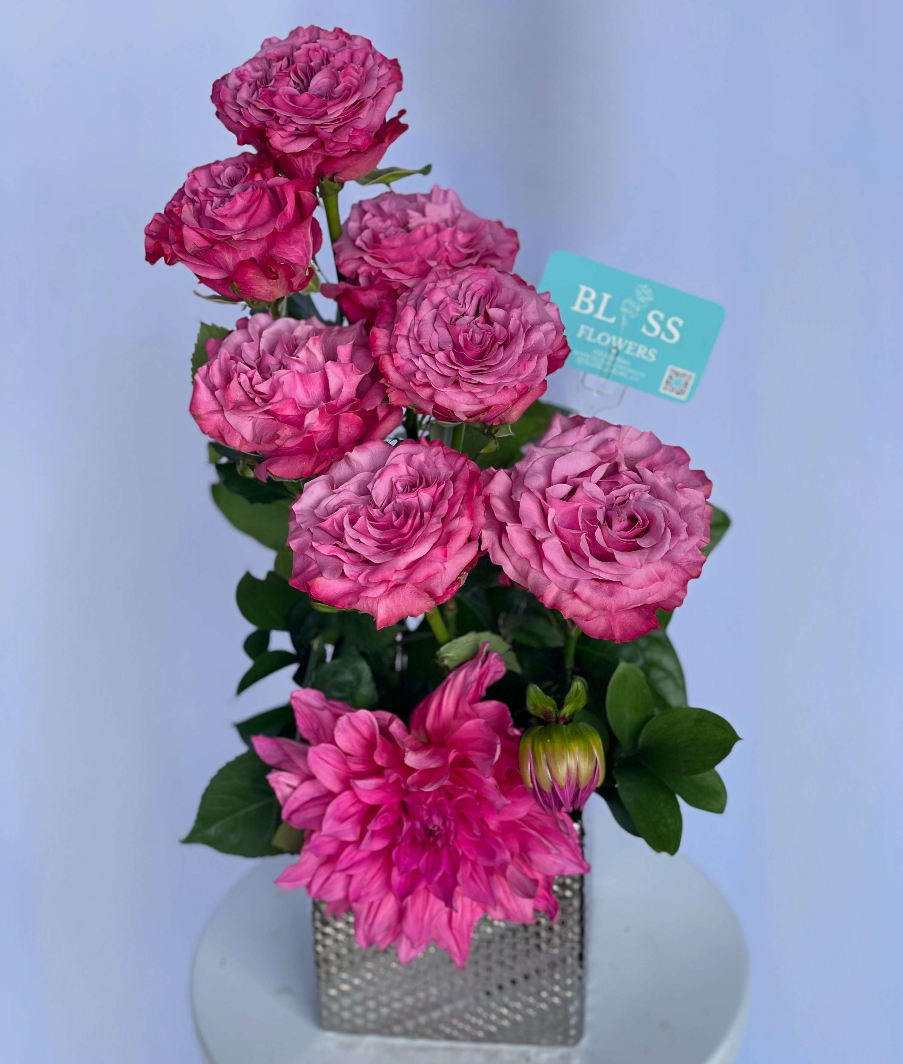 Sweet pink accent Sweet pink accent - Perfectly crafted to bring a touch of sophistication and warmth, its an ideal choice for gifts, table decor or a suble burst of floral beauty. A lovely expression of pink perfection.