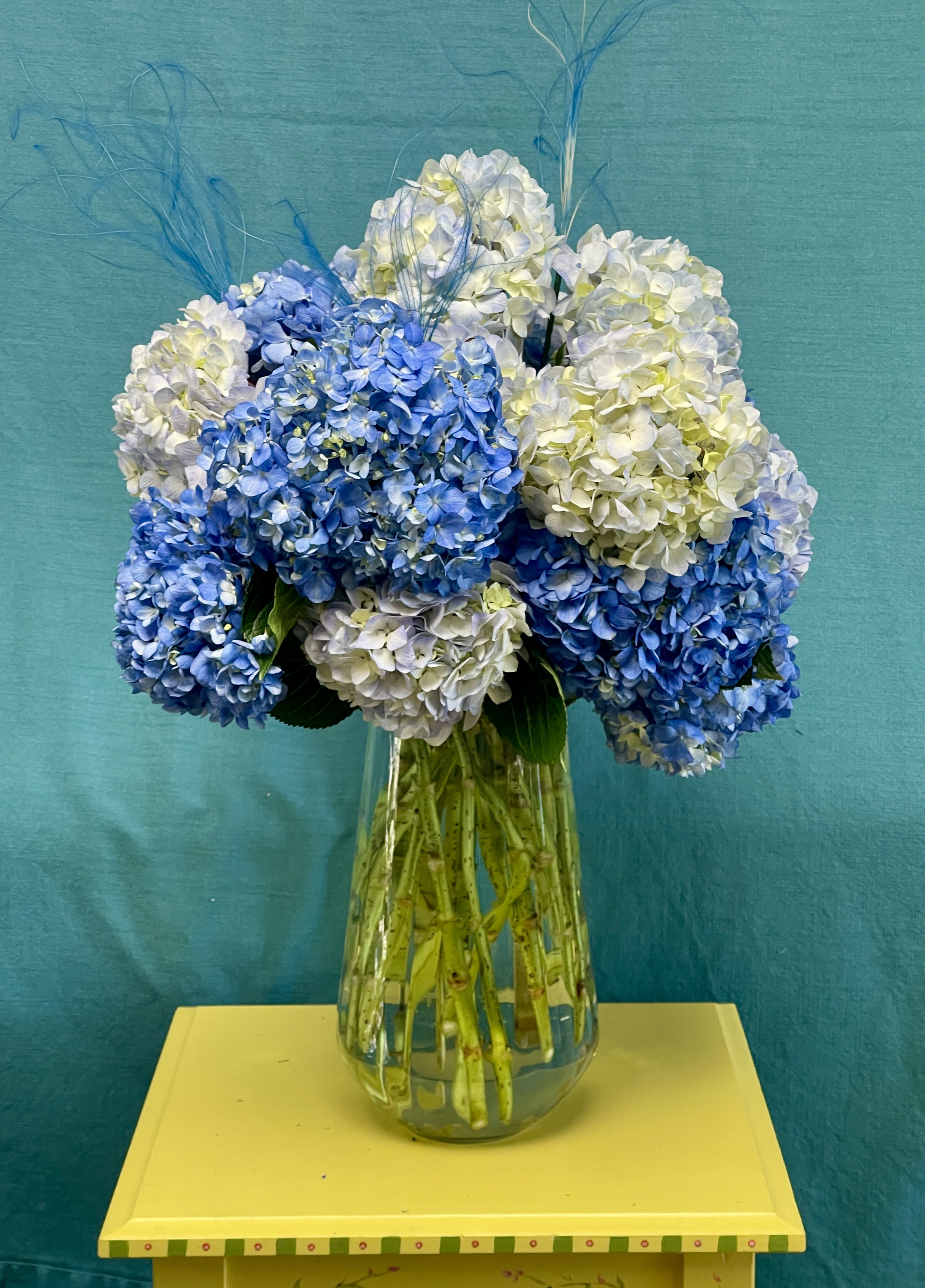 Hydrangea Obseassion Hydrangea Obseassion - It’s never to much Hydrangea. Cool glass vessels filled with balls of hydrangea will fill your house with freshness and lovings memories from up north. 10 blue and white hydrangea