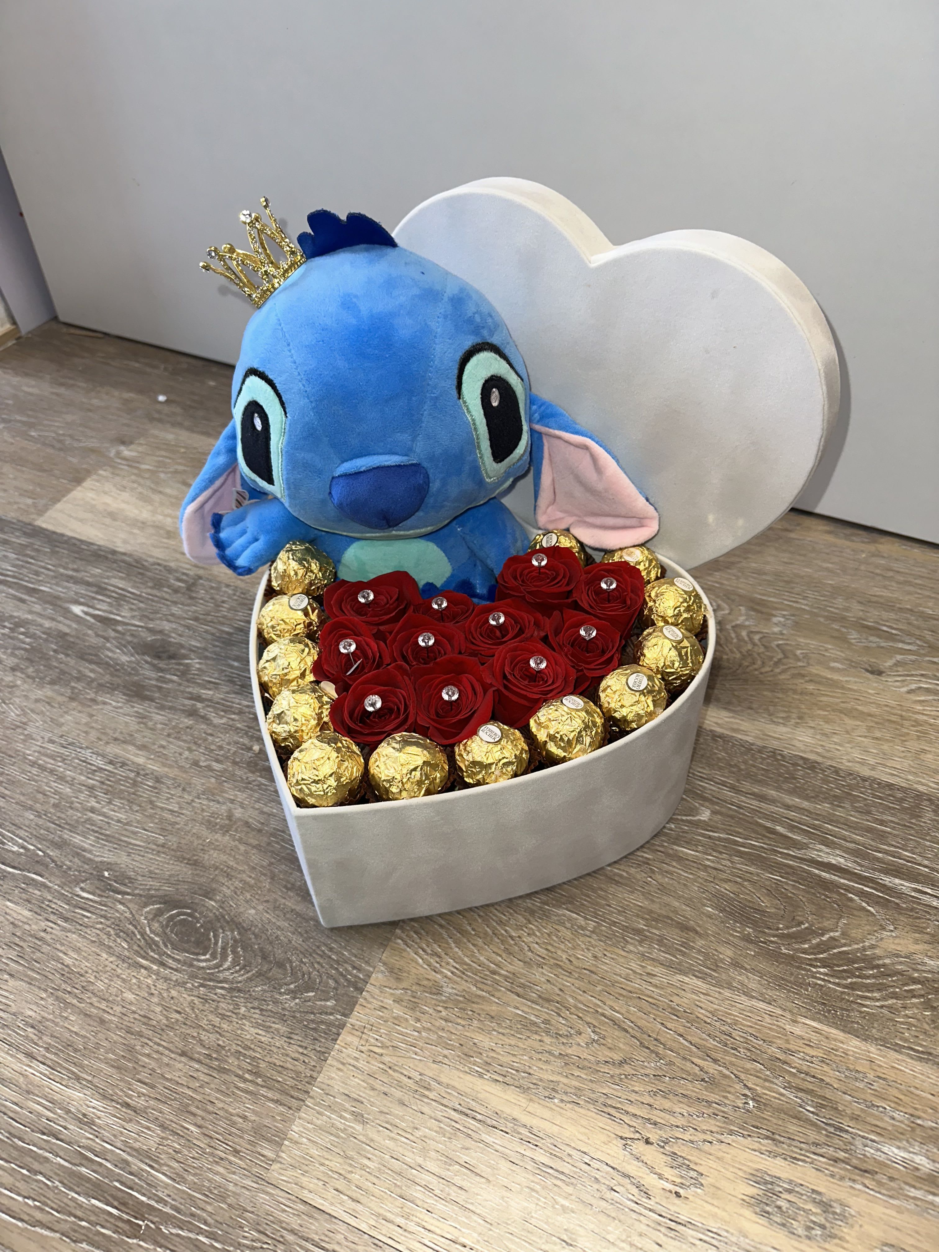 MEDIUM HEART BOX WITH ROSES AND STICH MEDIUM HEART BOX WITH ROSES AND STICH - MEDIUM HEART BOX WITH ROSES AND STICH. (NOTICE!!! WE WILL NOT DO DELIVERY ON FEBRUARY 14TH PLEASE DO NOT PUT FOR DELIVERY BECAUSE WE WILL NOT DO IT! YOU CAN MAKE YOUR RESERVATION AND COME TO PICK UP AT THE STORE) THANK YOU VERY MUCH FOR UNDERSTANDING