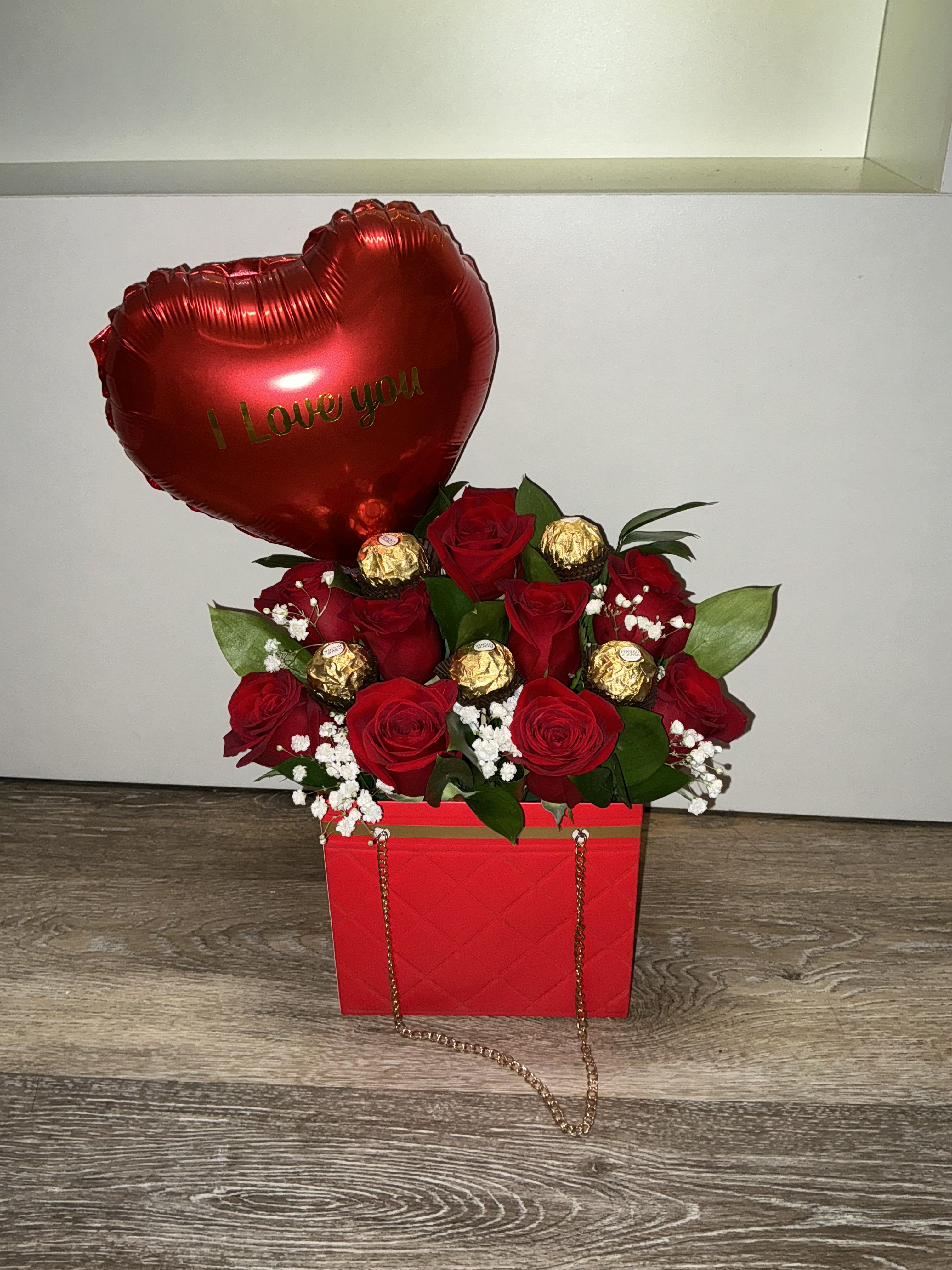 box of roses and chocolate box of roses and chocolate - box of roses and chocolate . (NOTICE!!! WE WILL NOT DO DELIVERY ON FEBRUARY 14TH PLEASE DO NOT PUT FOR DELIVERY BECAUSE WE WILL NOT DO IT! YOU CAN MAKE YOUR RESERVATION AND COME TO PICK UP AT THE STORE) THANK YOU VERY MUCH FOR UNDERSTANDING