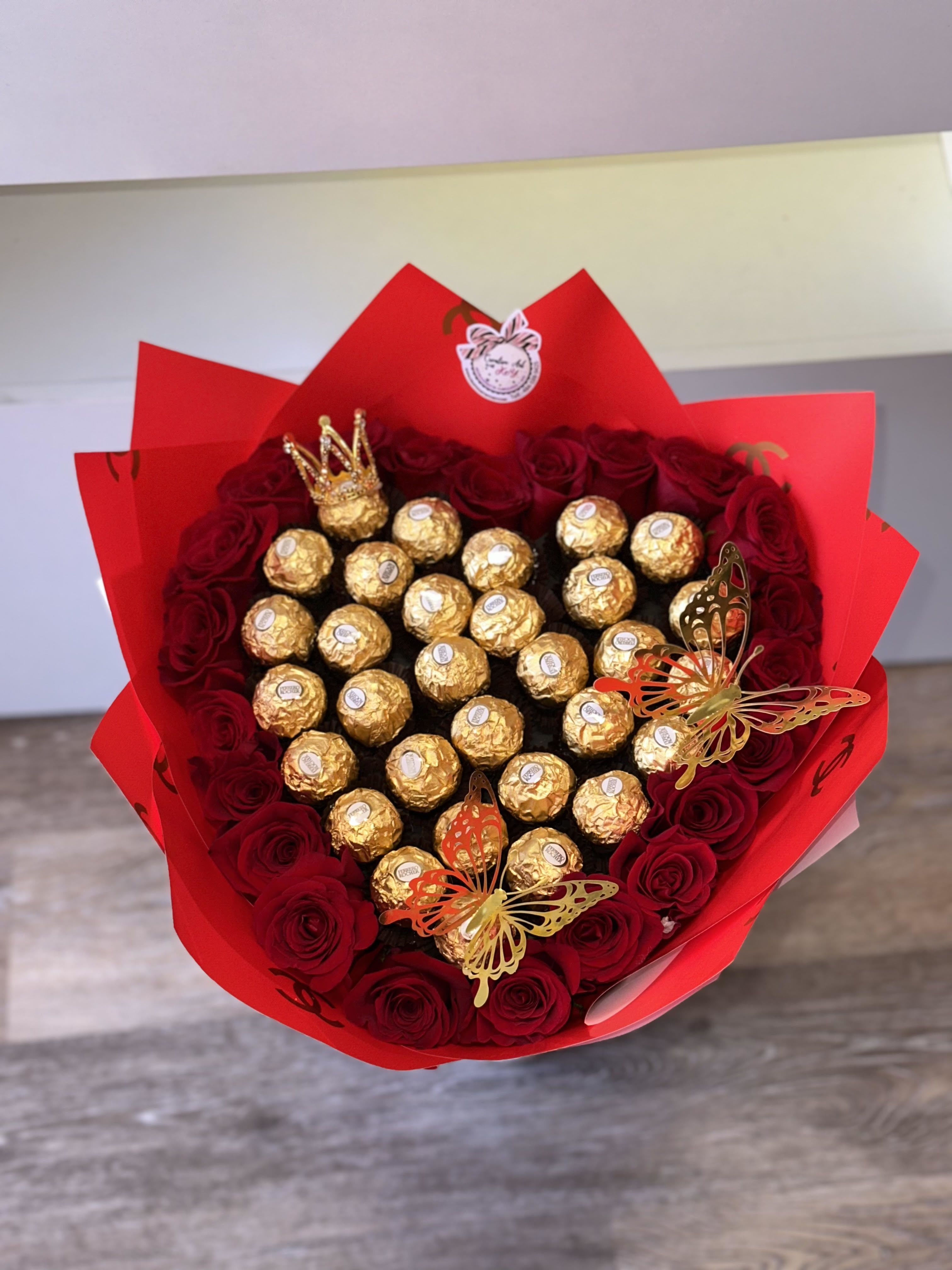 CHANEL HEART BOUQUET WITH HIDDEN PERSONALIZED PHRASE - CHANEL HEART BOUQUET WITH HIDDEN PERSONALIZED PHRASE . (NOTICE!!! WE WILL NOT DO DELIVERY ON FEBRUARY 14TH PLEASE DO NOT PUT FOR DELIVERY BECAUSE WE WILL NOT DO IT! YOU CAN MAKE YOUR RESERVATION AND COME TO PICK UP AT THE STORE) THANK YOU VERY MUCH FOR UNDERSTANDING