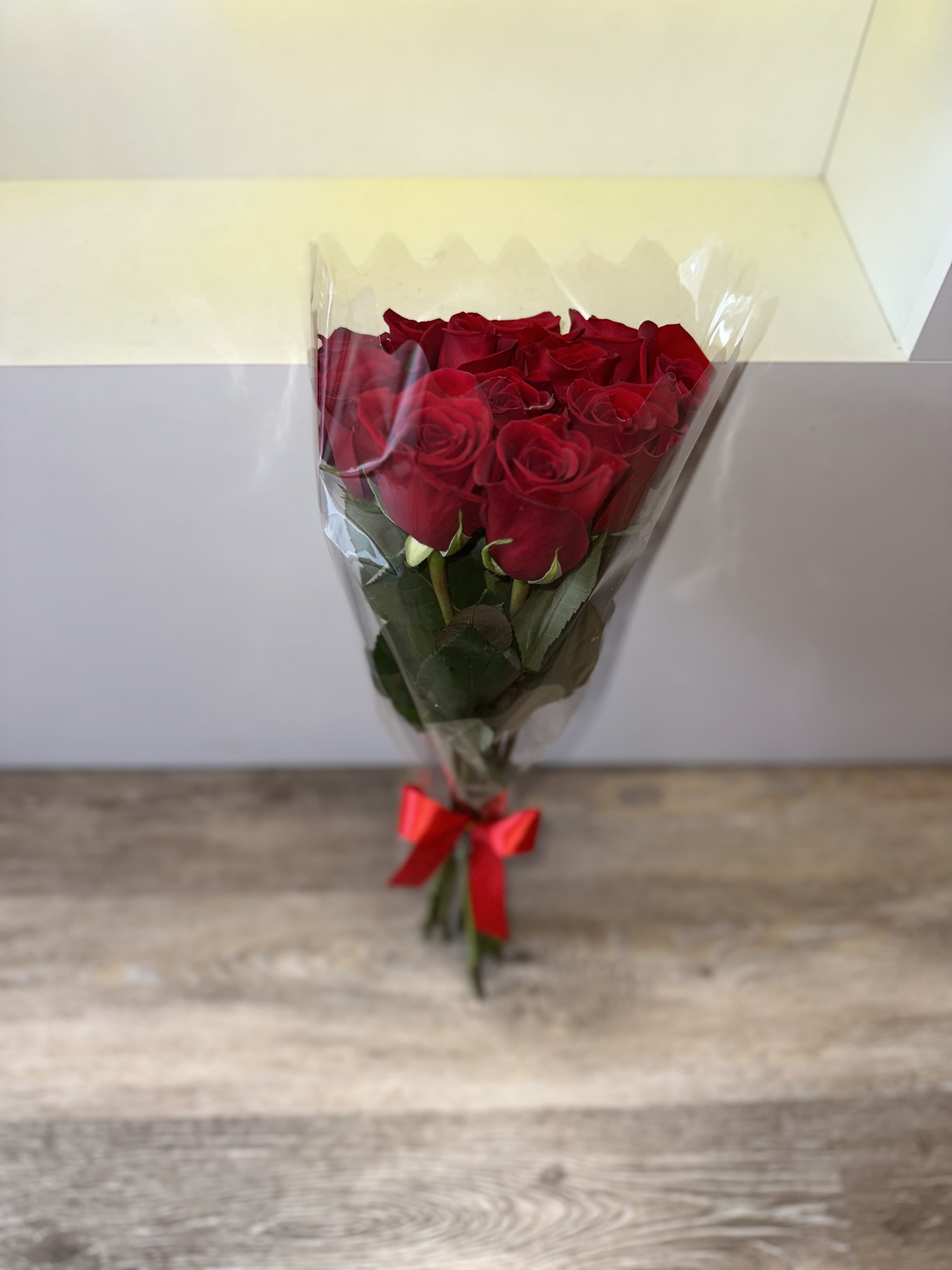DOZEN BEAUTIFUL SELECT ROSES DOZEN BEAUTIFUL SELECT ROSES - DOZEN BEAUTIFUL SELECT ROSES