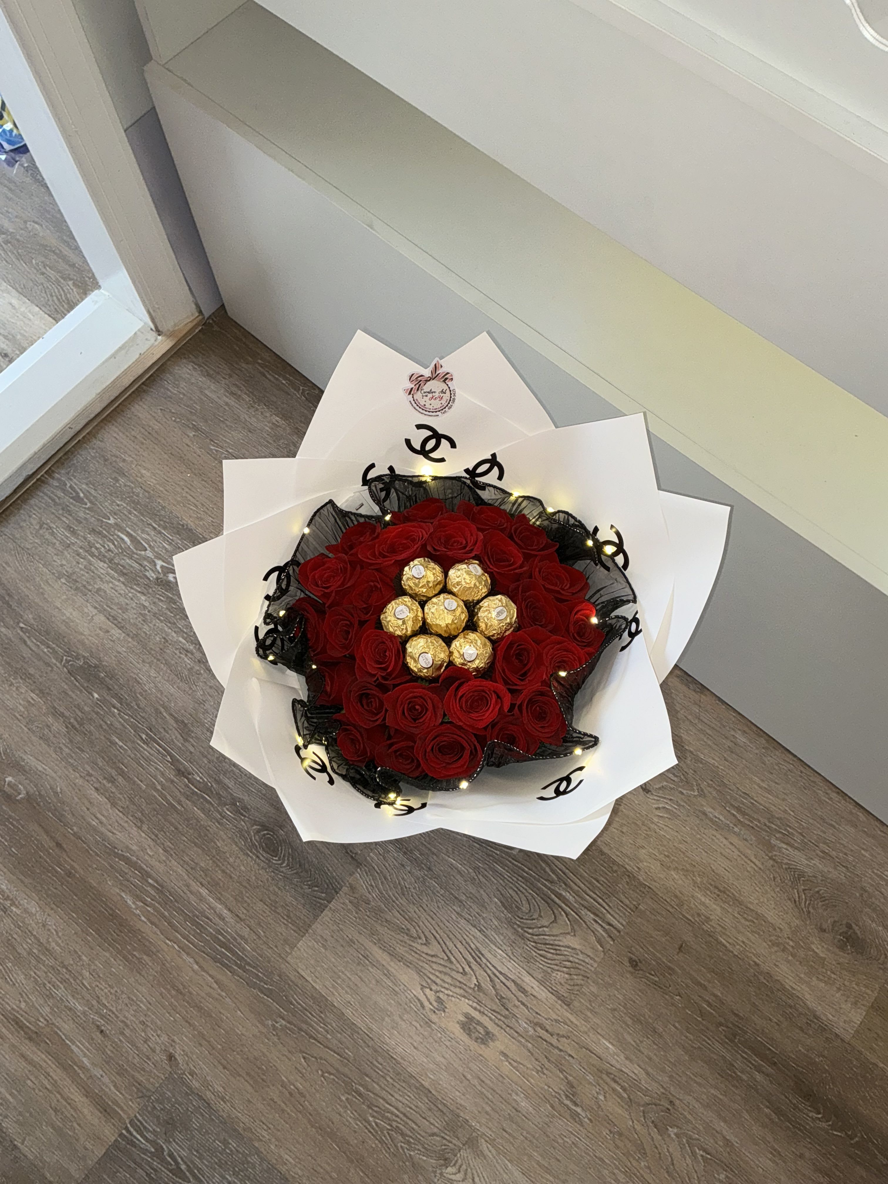 ELEGANT CHANEL BOUQUET WITH LED LIGHT ELEGANT CHANEL BOUQUET WITH LED LIGHT - ELEGANT CHANEL BOUQUET WITH LED LIGHT