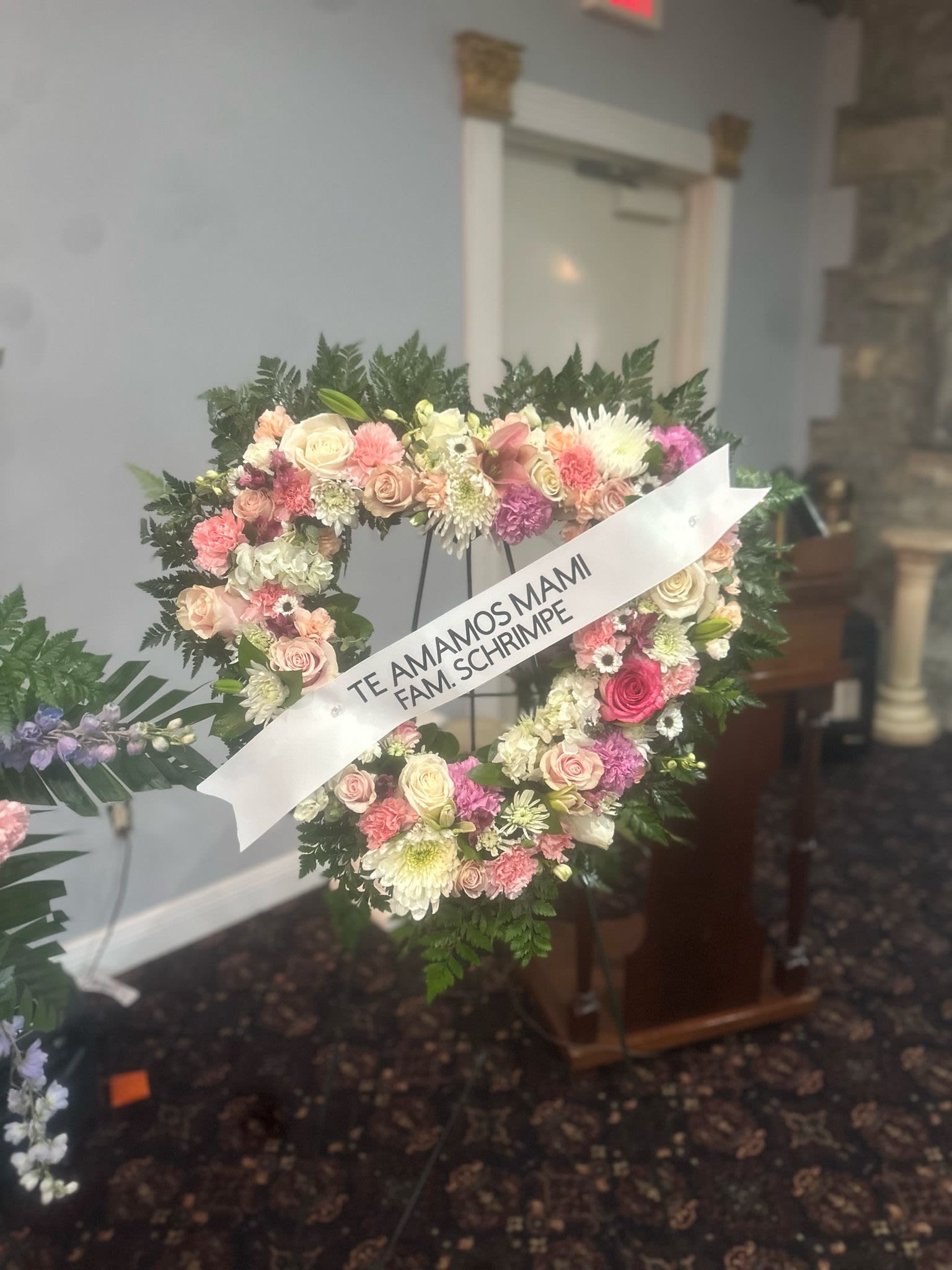 HEART-SHAPED FUNERAL ARRANGEMENT HEART-SHAPED FUNERAL ARRANGEMENT - HEART-SHAPED FUNERAL ARRANGEMENT