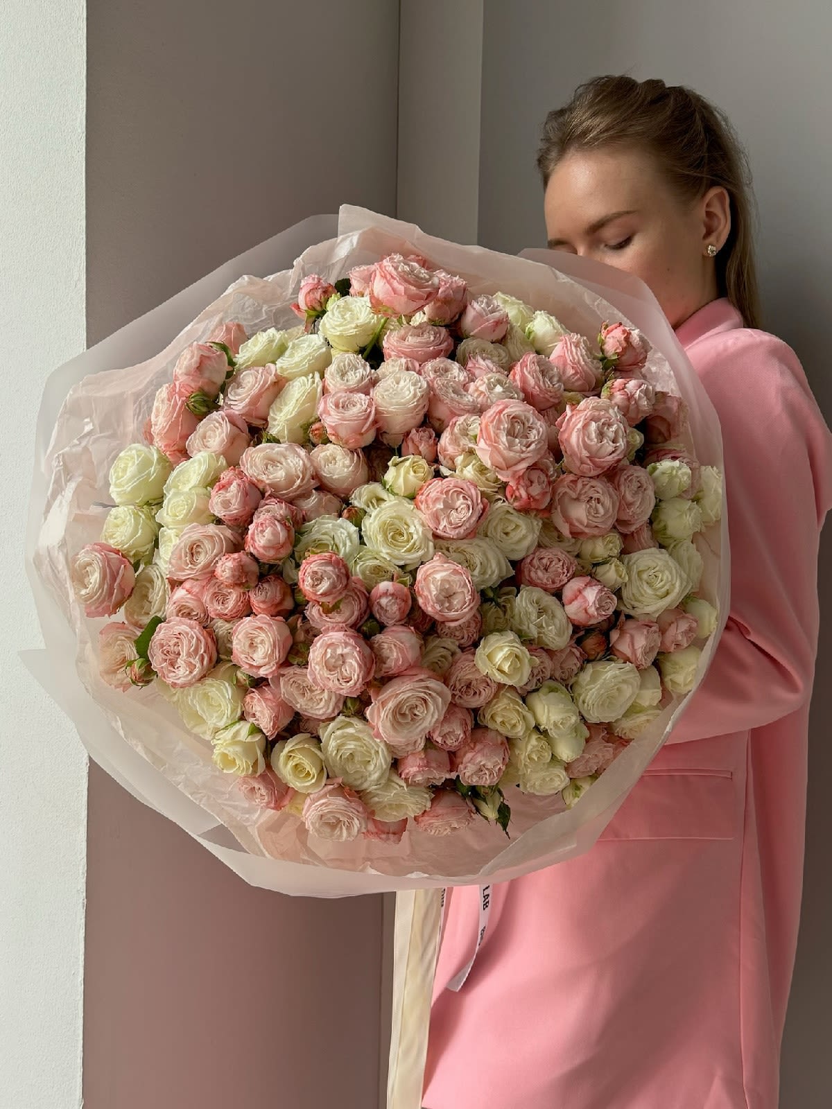 Bombastic Rose Duo - A bouquet everyone will love! This lavish armful of spray garden roses in two stunning varieties is a perfect gift for birthdays, Valentine’s Day, or International Women’s Day. The delicate mix of creamy white and soft pink blooms creates an effortlessly romantic mood.