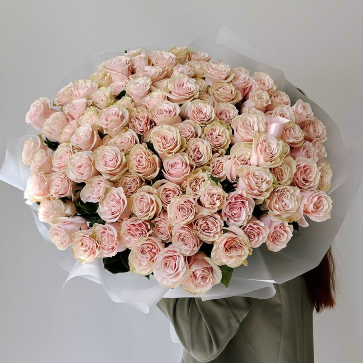 Pink Mondial Roses - A mono-bouquet of premium Pink Mondiale roses, known for their unique gradient petals that range from blush pink to creamy beige. Reminiscent of delicate pastries or soft caramel candies, these roses are a treat for the eyes and soul. Wrapped in semi-transparent paper that highlights their exceptional color, this bouquet is an elegant and universally appealing gift.