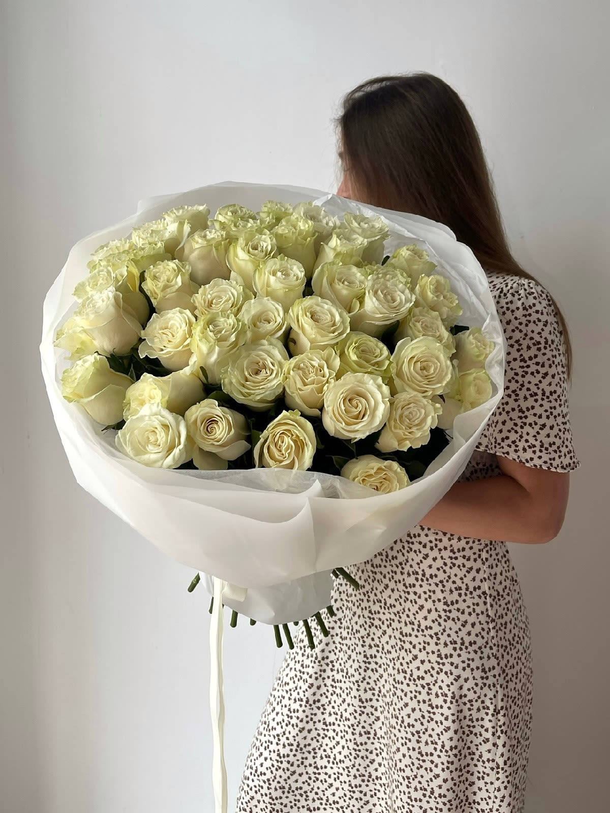Fresh - Each rose in this bouquet feels as though it were crafted by nature itself to express the most genuine and profound emotions. The radiant white petals of the White Mondial roses reflect purity and innocence, while their flawless form evokes eternal love and devotion. With a delicate fragrance and timeless beauty, this bouquet is a graceful symbol of sincere affection and romantic intention.