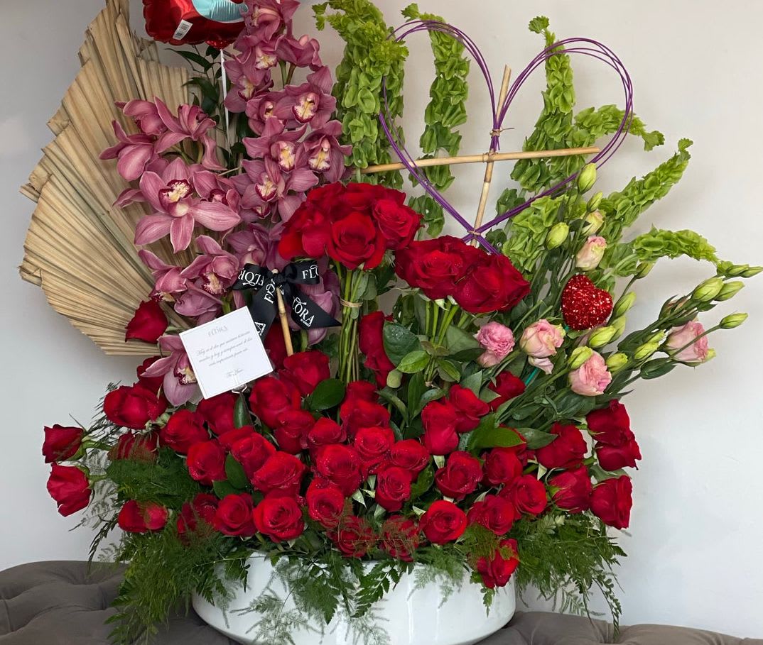 Rose &amp; Orchid Flower Arrangement - Discover the elegance of a stunning rose and orchid flower arrangement. Perfect for any occasion, this exquisite bouquet combines the timeless beauty of roses with the exotic charm of orchids, creating a luxurious and captivating display. Ideal for birthdays, anniversaries, or as a thoughtful gift, this arrangement brings sophistication and grace to any setting.