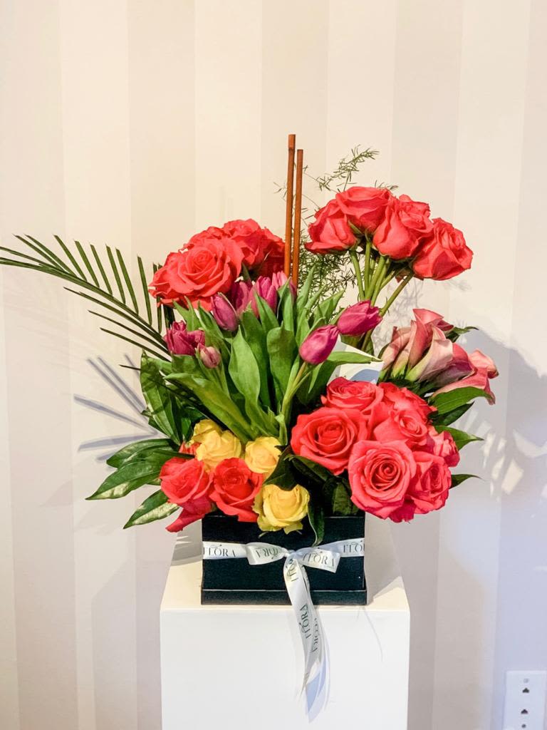 Small Bloom Box Floral Arrangement - Charming small bloom box arrangement featuring a variety of fresh flowers. Perfect for gifting or adding a touch of beauty to any space.   Please note, some flower colors or box designs may vary based on availability. Order this delightful arrangement today!