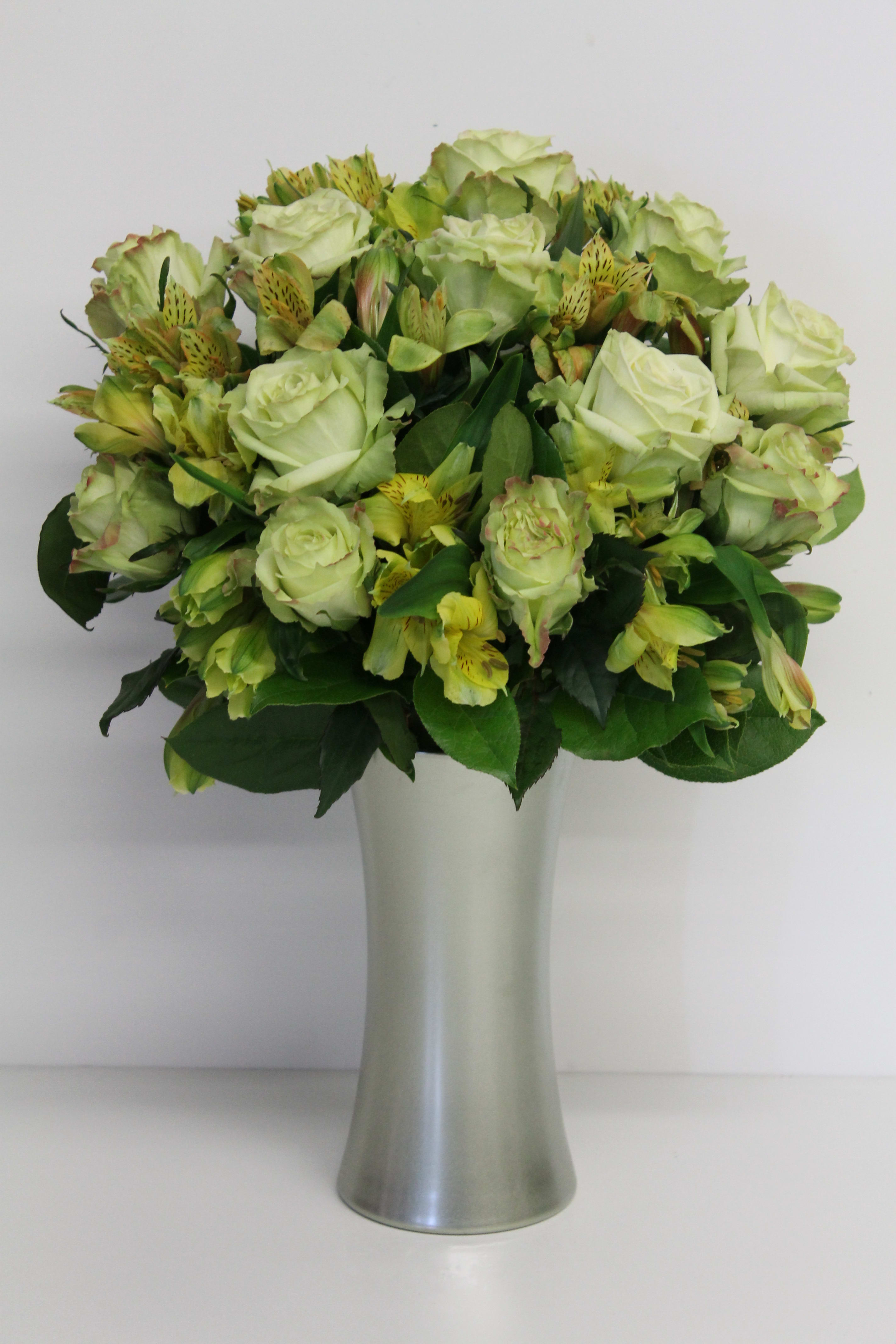 Lemon &amp; Lime - Beautiful Bouquet in a chic Vase