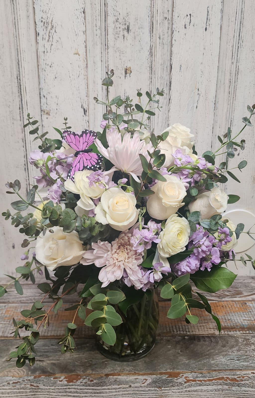 Lavender glow of Love Lavender glow of Love - A Beautiful white and lavender arrangement. With a soft touch of lavender, in my years of experience and costumers i have met, this seems to be the perfect arrangement for moms, grandmothers and even a sympathy piece <3