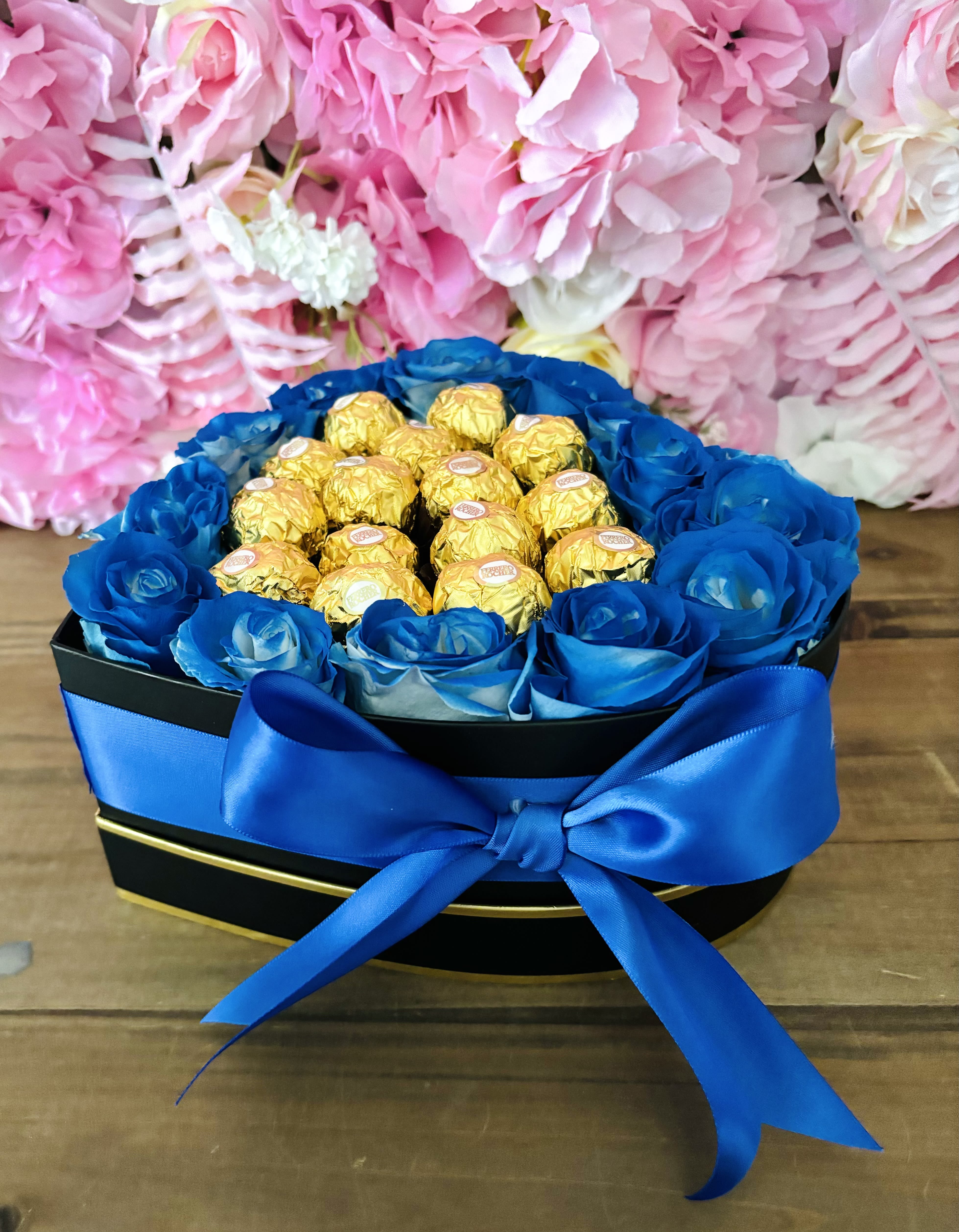Blue Roses Heart With Chocolate - 12 roses with ferrero chocolate in the middle 