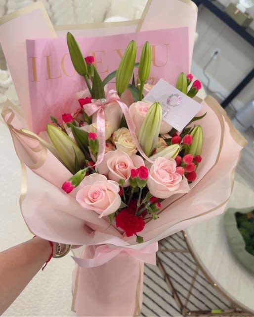 Pink Elegance - A soft and sophisticated bouquet with lilies and roses in pastel shades!