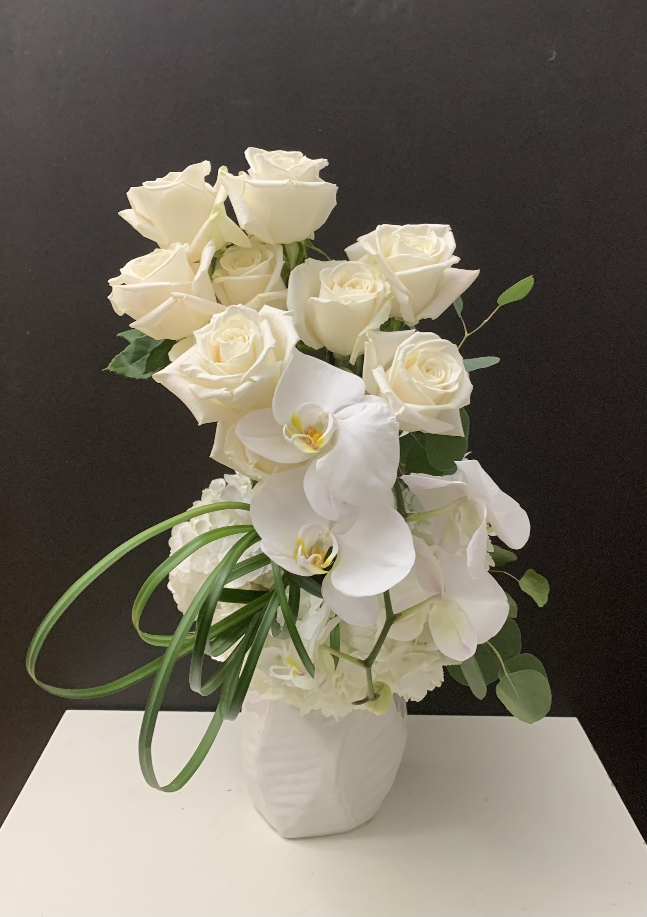Creative Club White Creative Club White - Hydrangeas, Roses, Orchid blooms