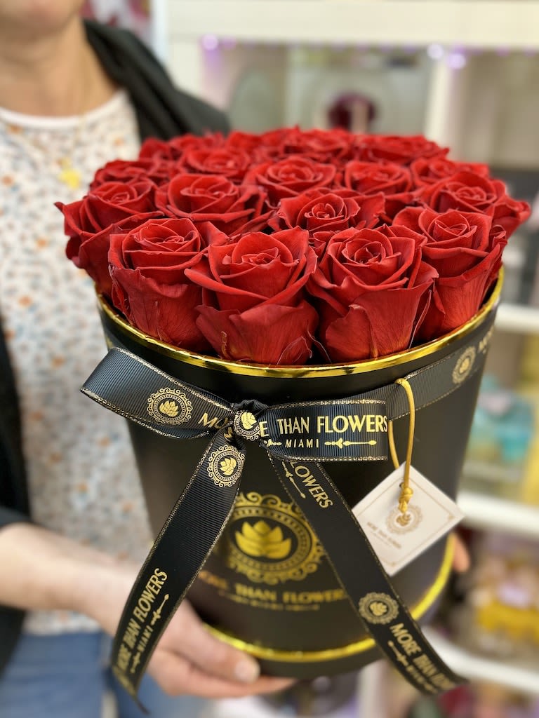 Eternal Roses Round Box - Black Box, Red Roses - Round Box Eternal Roses: We stopped the clock for our preserved roses to experience our Preserved Deluxe Collection timelessly. Decorated in our signature boxes and completed with a bow and a personalized card message, trendy and fancy. (22-24 Large Roses / 16-18 XL Roses) Last up to 3 years. Avoid direct sunlight, dust, water or excessive heat. *Available for Nationwide Shipping (5-7 days shipping time)
