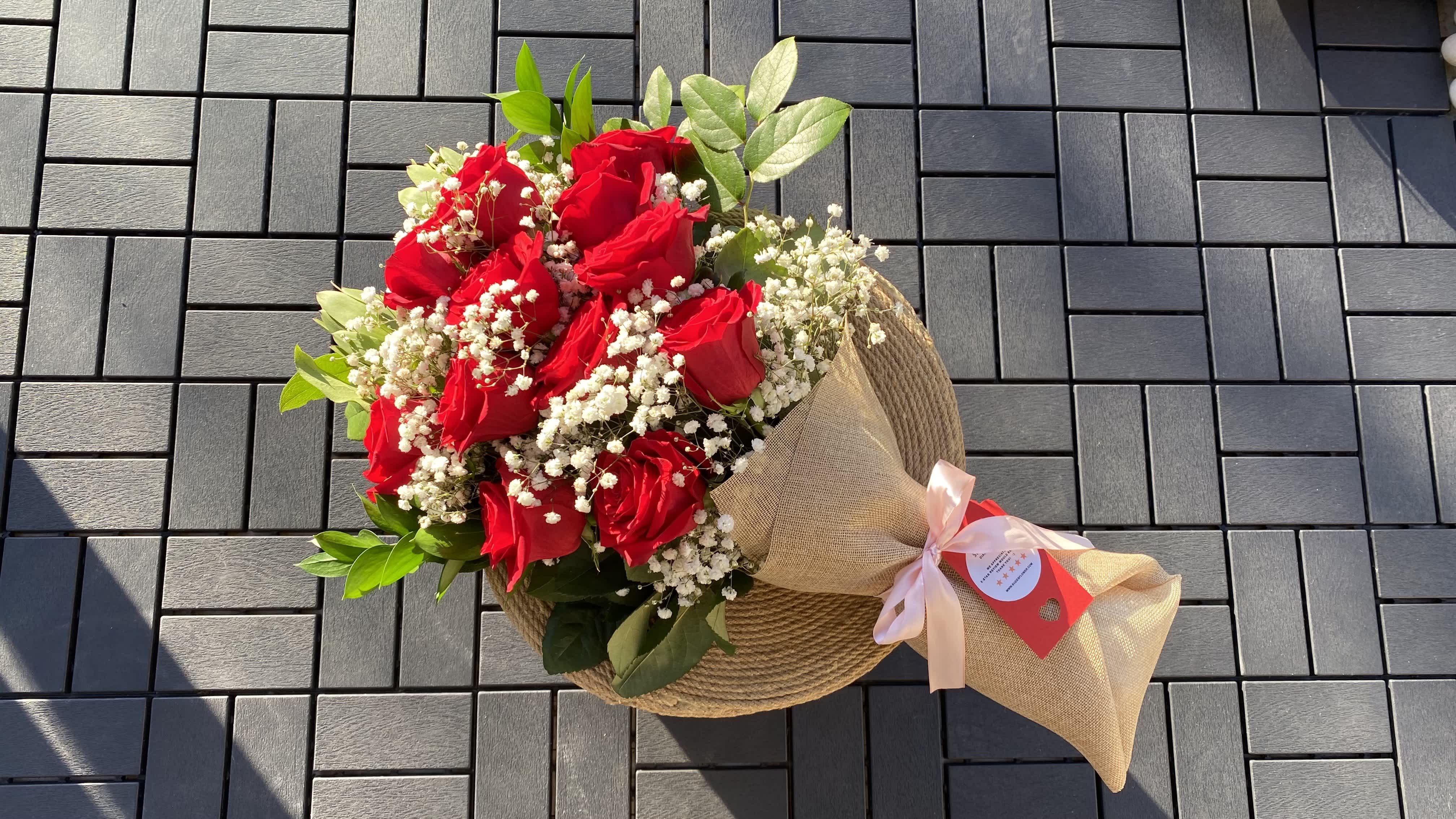 Linen Wrap: Suzie’s Signature Arrangement (Red Rose) Linen Wrap: Suzie’s Signature Arrangement (Red Rose) - 12 Red Roses & Baby Breath & Green Fillers With Linen Wrap