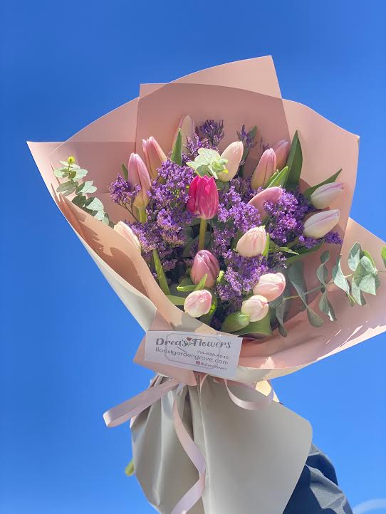 Tulip handheld Tulip handheld - A beautiful tulip mix color handheld. Handheld bouquet , you may request certain color wrap, no vase included. Call to request vase if needed.
