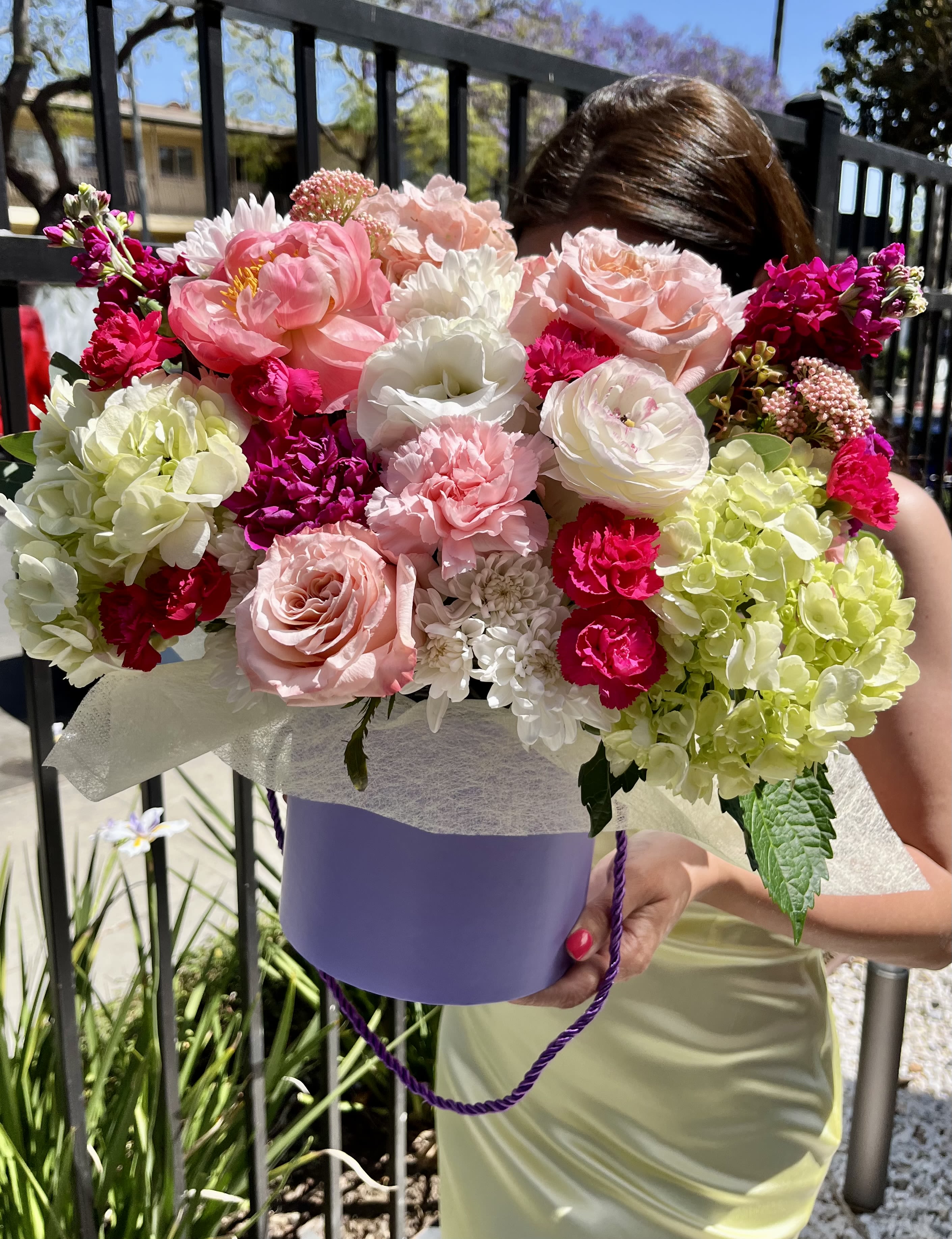 Pink Reverie Pink Reverie - Pink Reverie – Designer Hatbox Arrangement A dreamy blend of romance and freshness, Pink Reverie is a floral daydream brought to life. This lush hatbox bouquet features blush roses, vivid peonies, hot pink carnations, lisianthus, soft chrysanthemums, white blooms, and green hydrangeas — overflowing with charm and feminine energy. Arranged in a chic lavender hatbox, it’s designed to brighten hearts and elevate every occasion. Ideal for birthdays, bridal moments, or spontaneous expressions of love. Style: Romantic, vibrant, garden-chic Fragrance: Light floral with sweet rose and peony notes