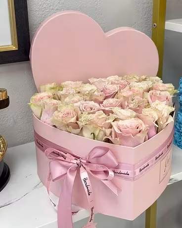 Roses surprise - Roses in a beautiful box ROSE IN COLORS WRITE IT ON THE INSTRUCTIONS  SI DESEA CAMBIAR EL COLOR DE LAS ROSAS PUEDE HACERLO EN LAS INSTRUCCIONES  