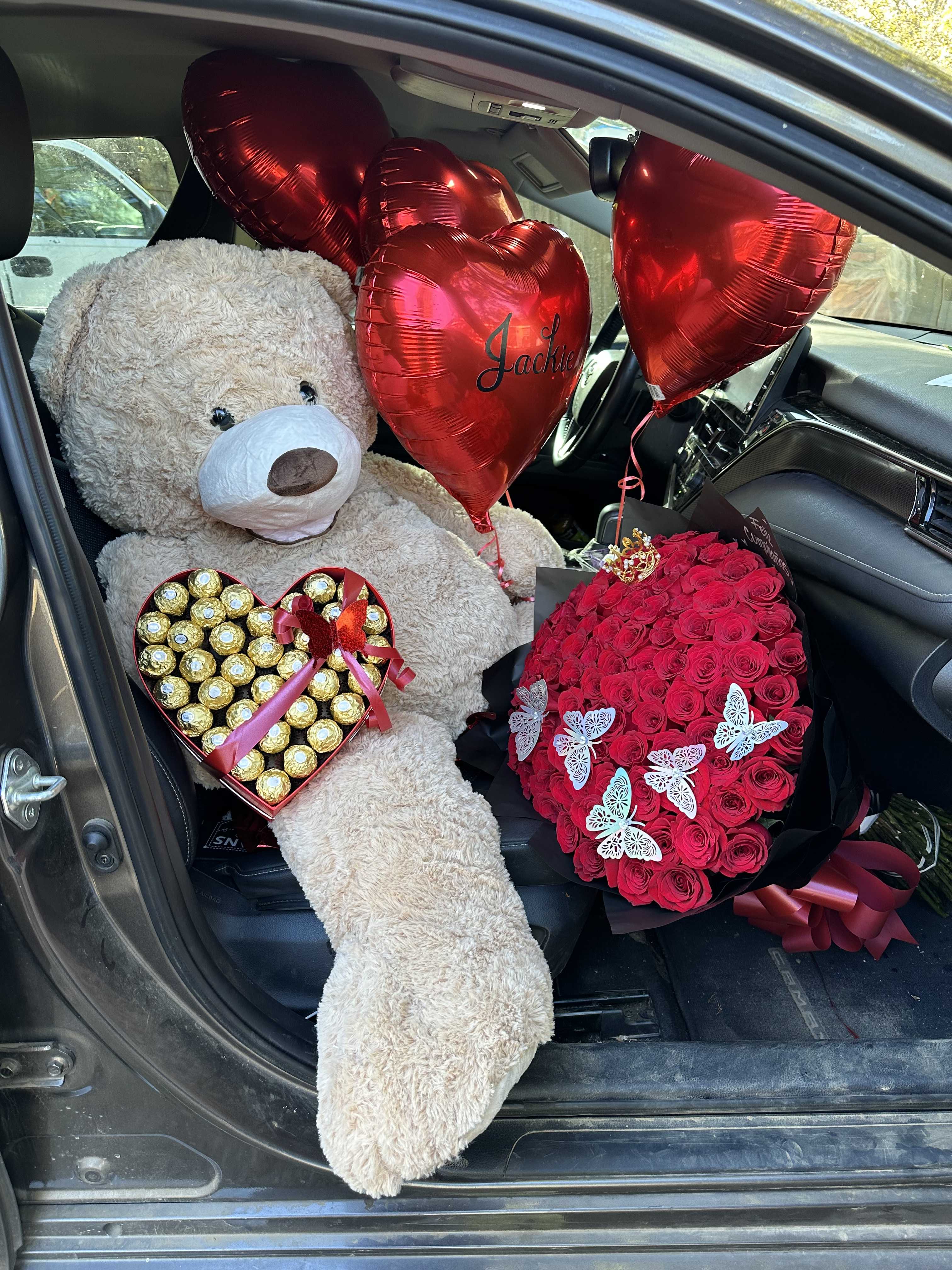 All my love️ - All my love combo, 100  roses wrapped bouquet XXL teddy bear ballon’s and Ferreros.  Rose color available: Red  Pink Hot Pink White mix color  If you want to request a color wrapping of your choice please write it on the note part, if not you allow us to be creative, we always love to play with colors and wrapping.