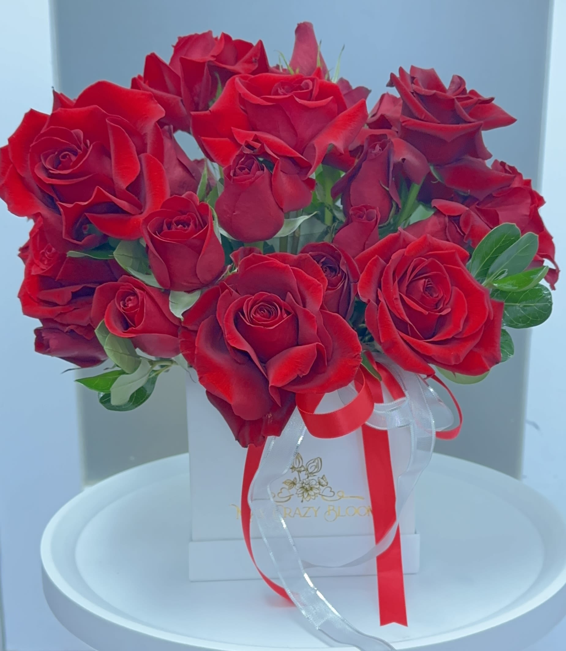 Box of vibrant red roses Box of vibrant red roses - Box of vibrant red roses