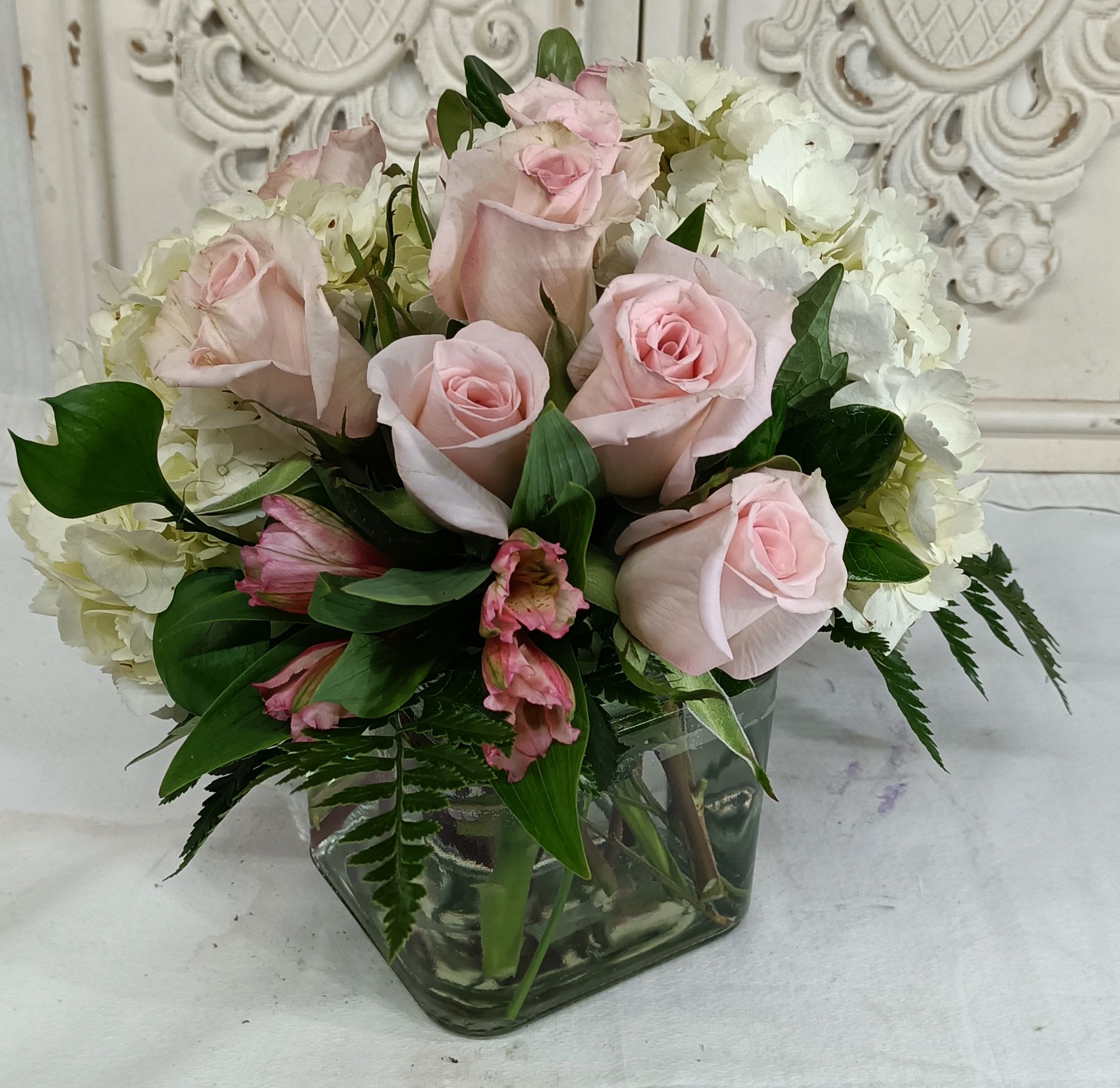 Elegant by BloomNation™ Elegant by BloomNation™ - This bouquet shows that there is beauty in simplicity. Elegant by BloomNation™ is the perfect gift for almost any occasion, especially for celebrations and showing gratitude.