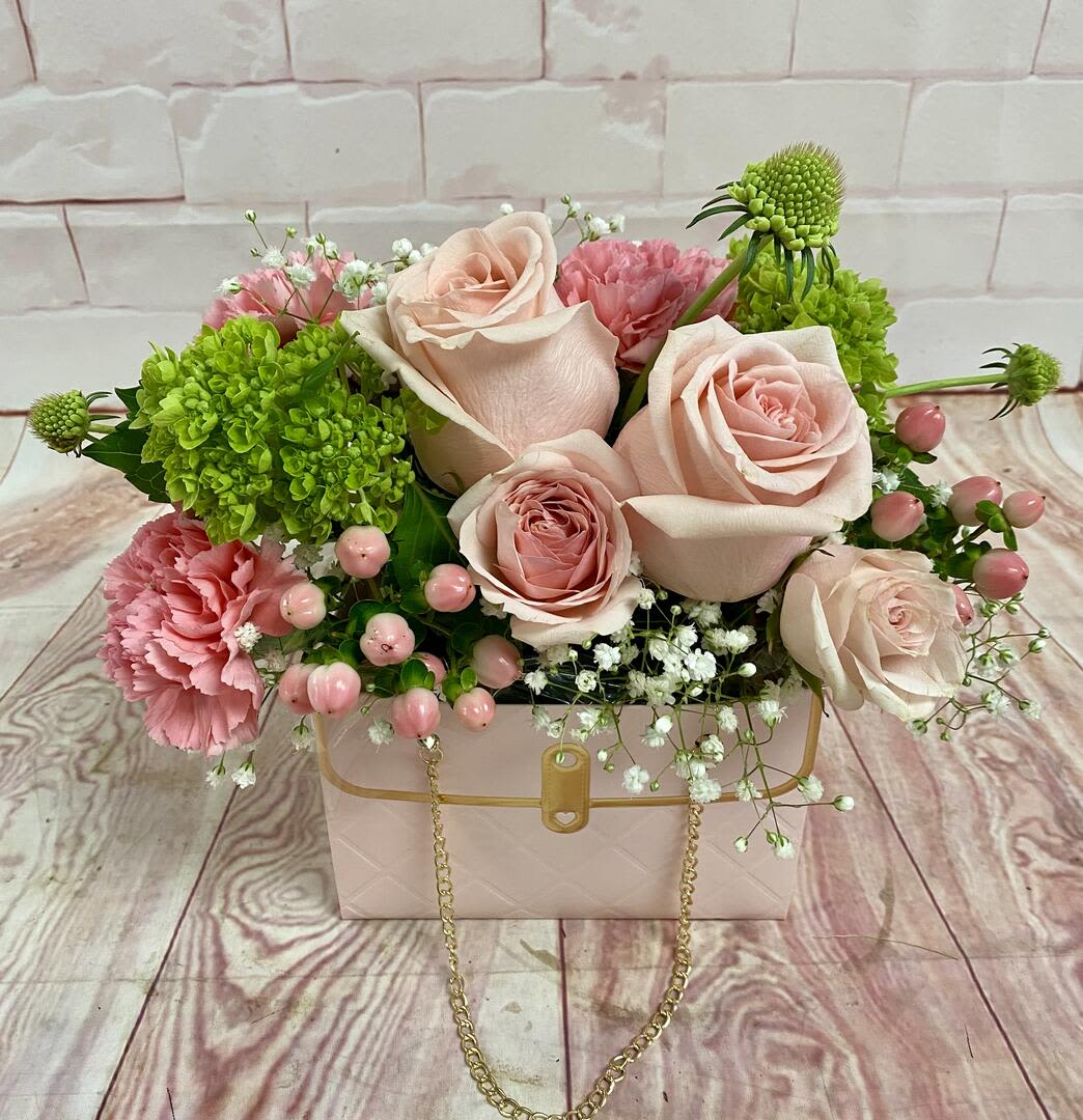 Chic Pink Floral Purse Chic Pink Floral Purse - The possibilities are endless for this pink floral purse ! Perfect for your flower girl, bridesmaids, centerpieces , party favor , birthday or ANY occasion !