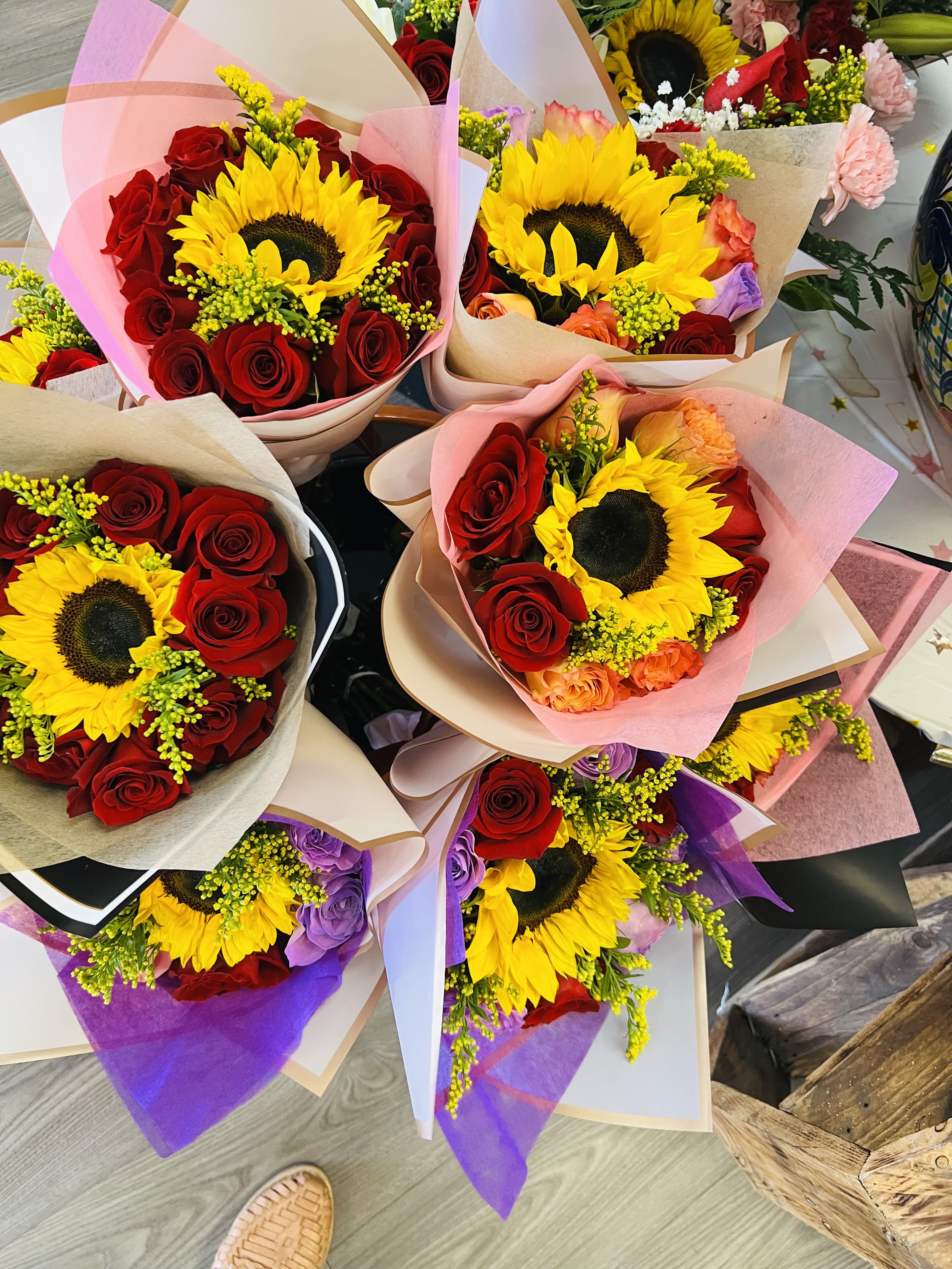 Bright mix  - 8 mix roses with 1 sunflower in the middle 