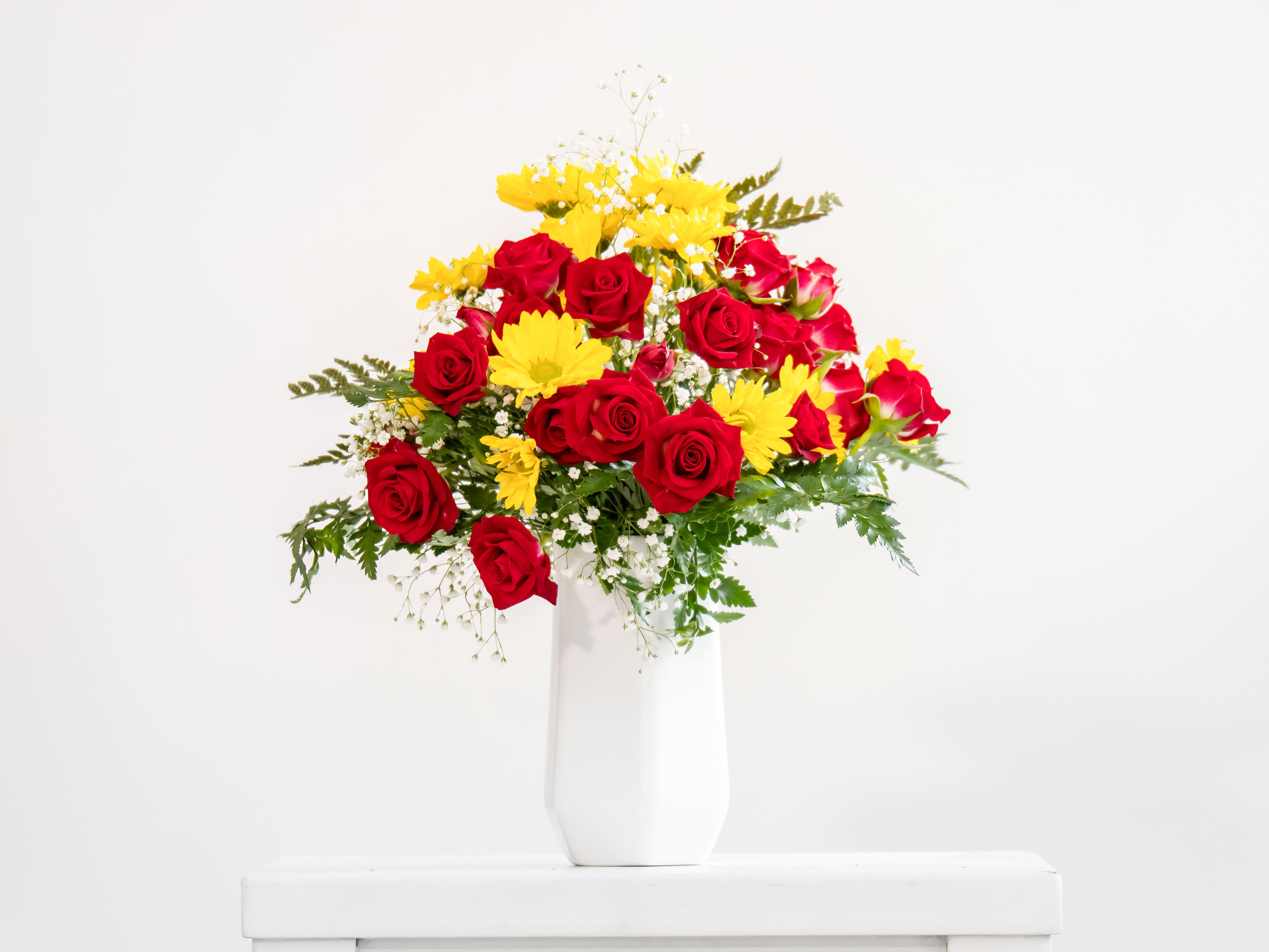 You are my sunshine by Dixie's Flowers - Spray Roses, Yellow daisies