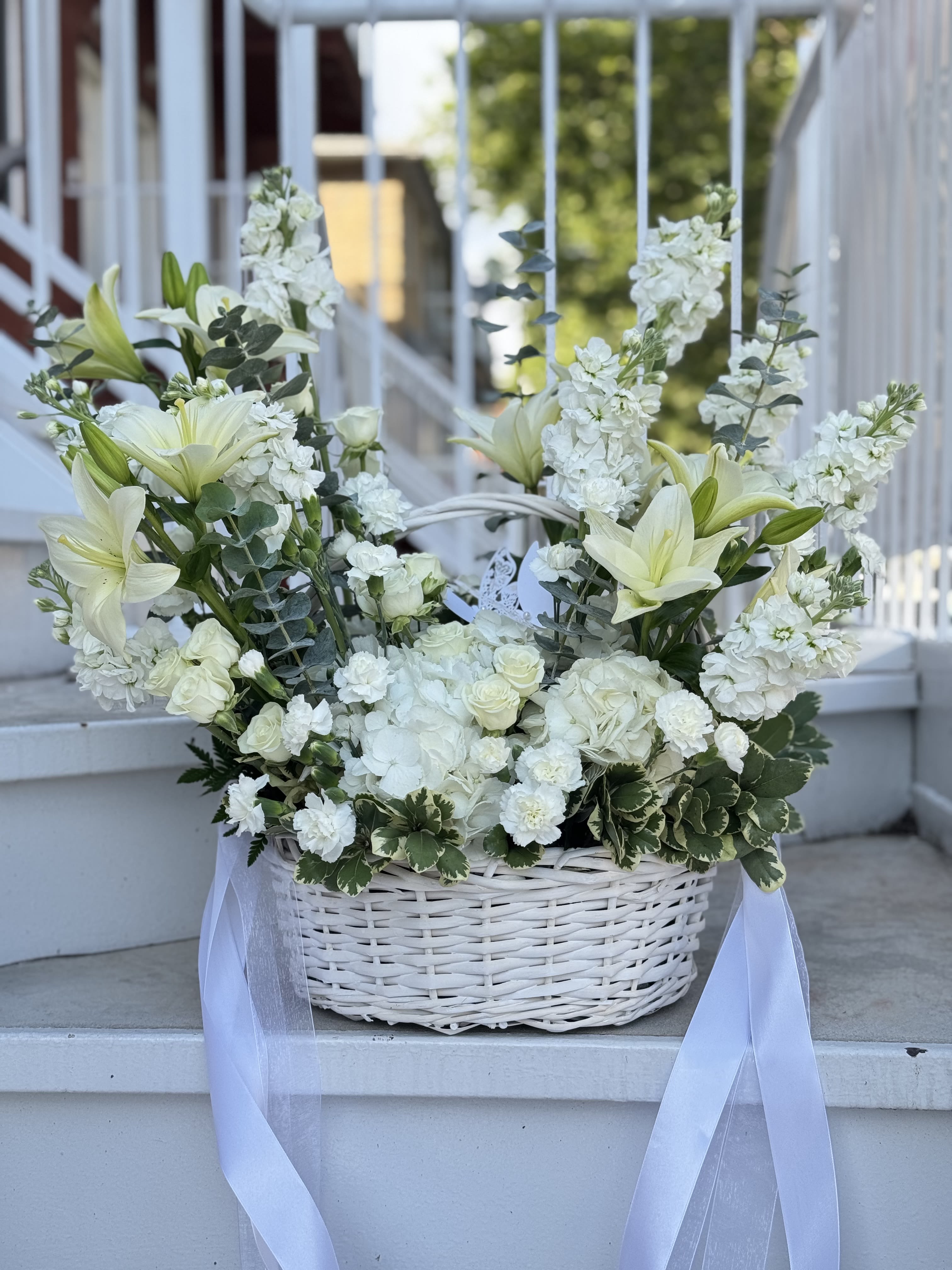 White Harmony.   The photo shows a standard size. - The photo shows a standard size.