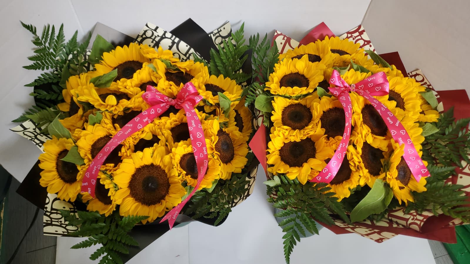 Bright Sunflowers  - seasonal sunflowers bouquet is the perfect gift for making your loved ones.A bouquet of 20 sunflowers at a super price, don't miss out on this offer!!
