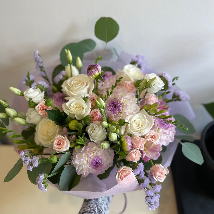 Summer 24 Summer 24 - Pastel colours hand tied bouquet Depending on availability, flowers may change