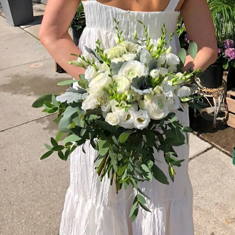 Summer 6 - White and green, summer handtied bouquet  *depending on the availability, flowers may change