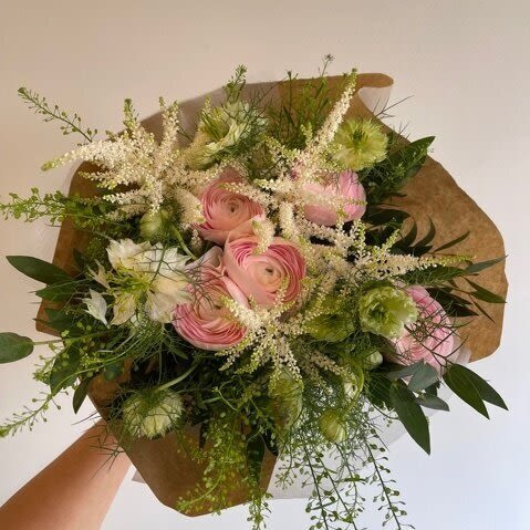 Summer 16 - Hand tied bouquet - Ranunculus, Greenbell, Astilbe, Nigella and some greenery  If you wish to have a different colour wrapping, please let us know in the comment.   *Depending on the availability, flowers might substituted.