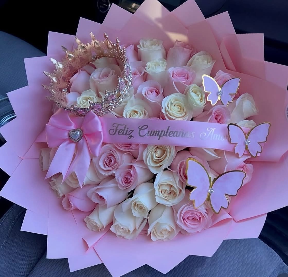 60 romantic light pink and white roses . 60 romantic light pink and white roses . - Ideal for any occasion, this beautiful delicate and soft bouquet with pastel tones, decorated with a shiny crystal crown, butterflies and pastel pink wrap (you can customize the ribbon with a short message)