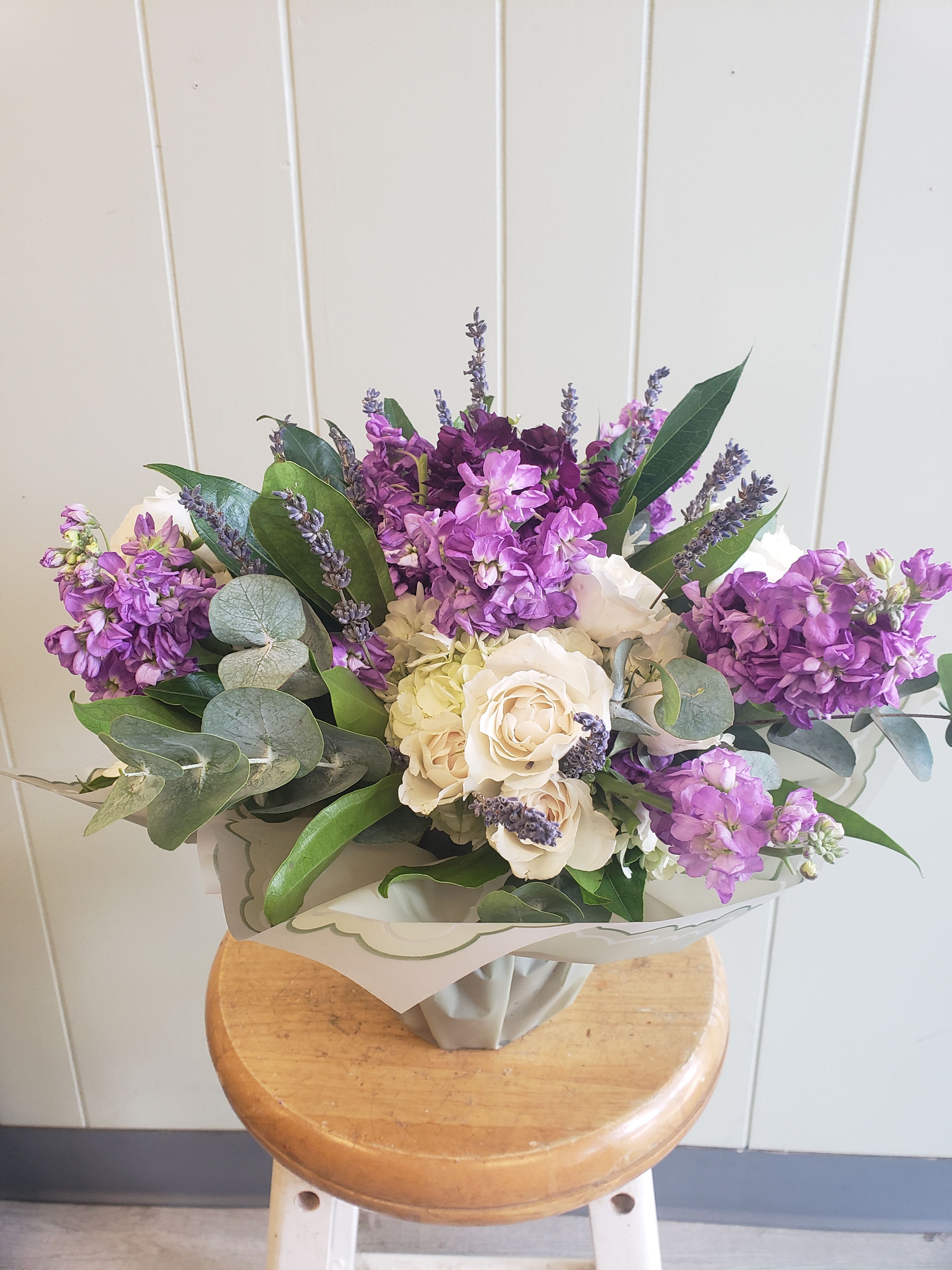 Fragrant Fragrant - Fragrant stock with roses in ceramic container. Natural and lovely.