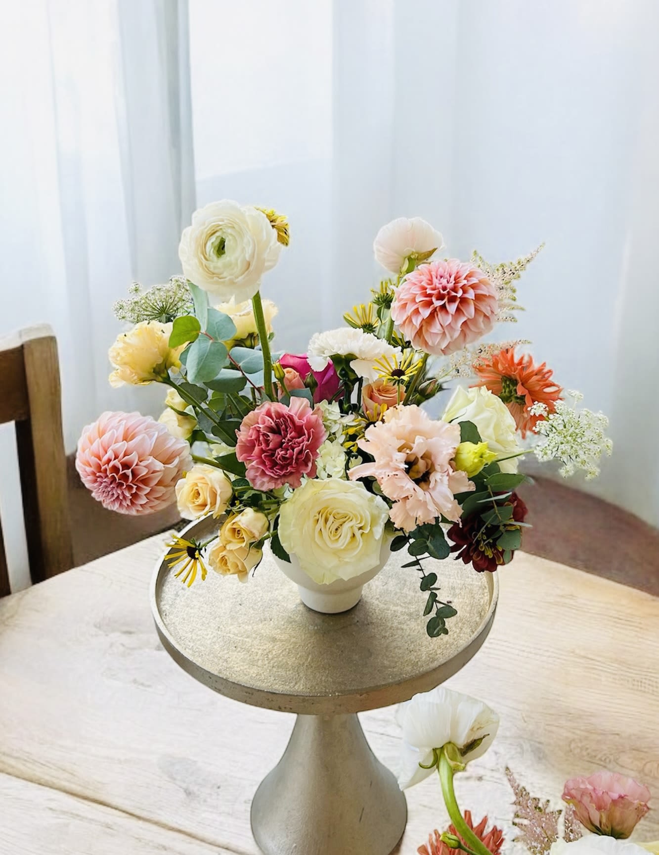 Cupcake - Please keep in kind that no arrangement can be made identical to the photos shown (as some flowers are seasonal). Therefore, we will substitute them accordingly with in-season flowers instead. We will do our absolute best to arrange the flowers as similar as possible with the photos shown!   For Bouquets, we DO NOT include vases unless you add one.  For Vased Flowers, we include vases.   Right now, you can expect spring blooms sourced from local farms.   We use small ordinary 4in by 3in cards. If you want to send flowers with a special messaging card, please choose one from add-ons!  Delivery: our standard delivery time window is between 3:00pm and 5:00pm.   If you have any questions regarding the order, please feel free to contact us!   Email: agapeflower.studio25@gmail.com  
