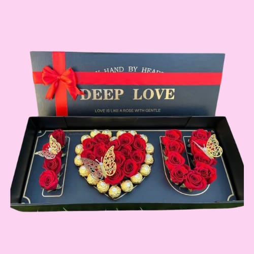 I love you Box (Black) Large - Lovley Box of red roses is a beautiful way to express your love. This breathtaking flower box makes a wonderful gift for all occasions! 