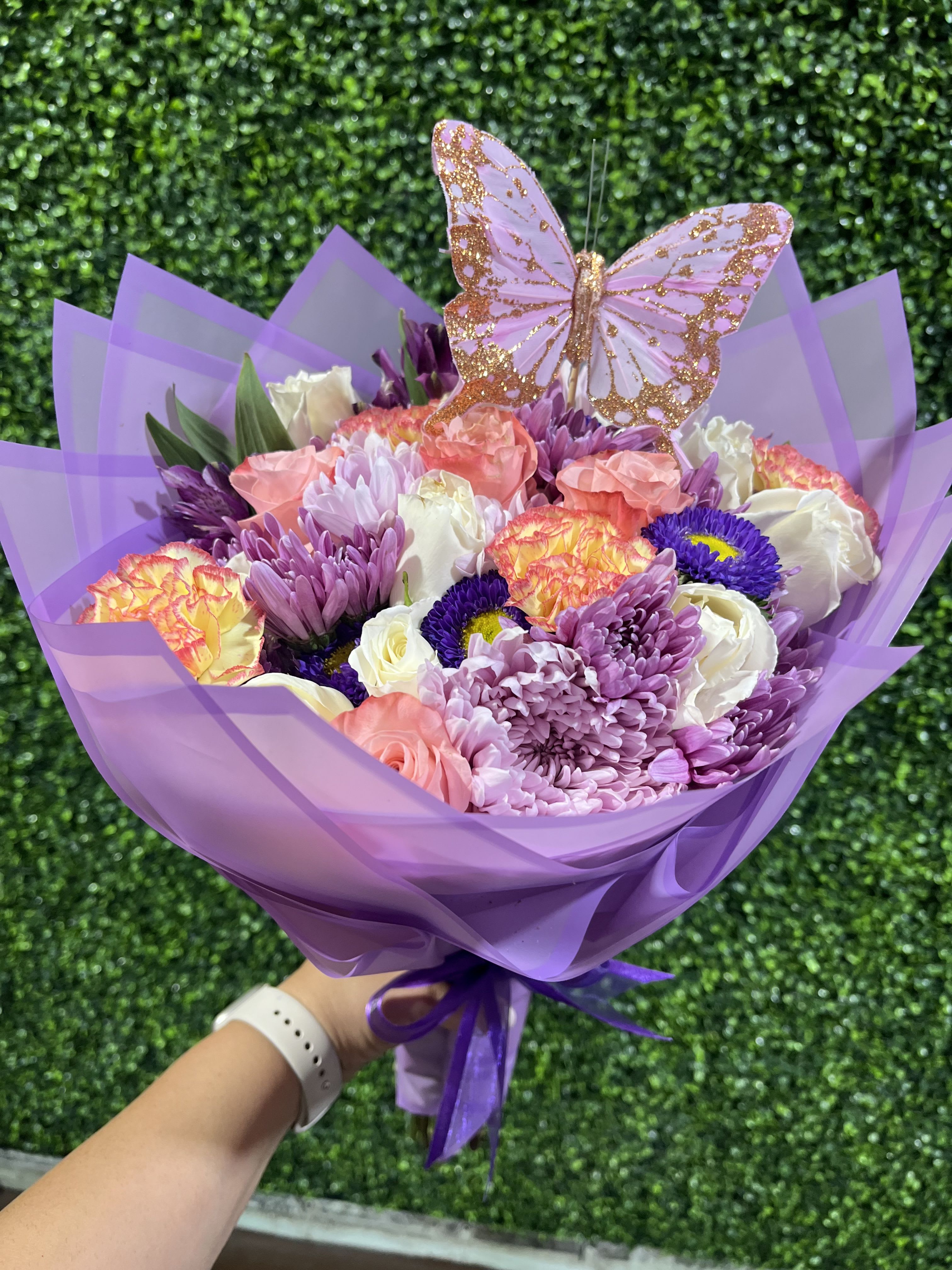 Bouquet mix Bouquet mix - Clavel,6 rosas ,6 crisantemas 6 astromedias 3 mariposa