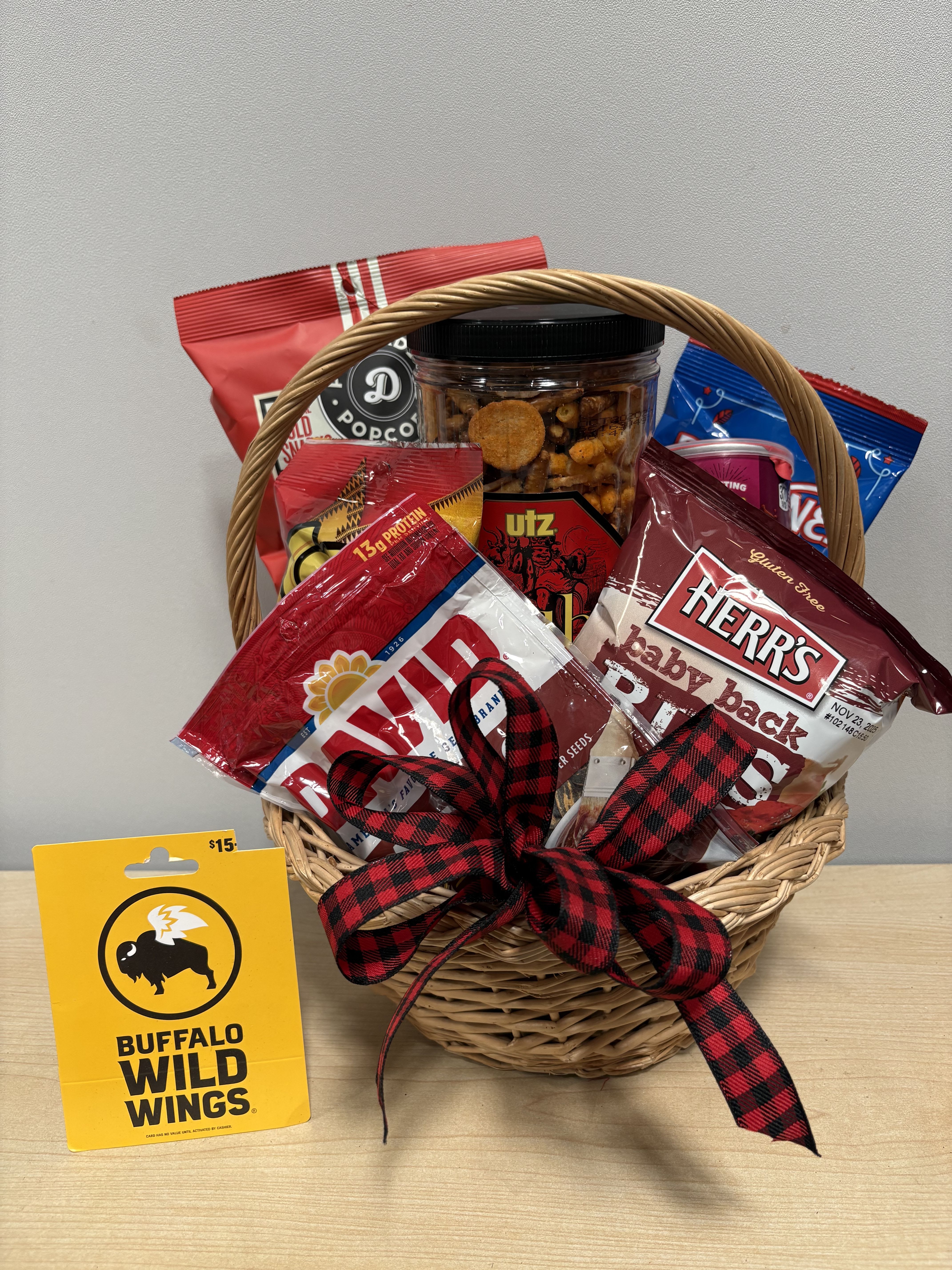 BBQ Basket & BWW BBQ Basket & BWW - As shown w/ $15 gift included