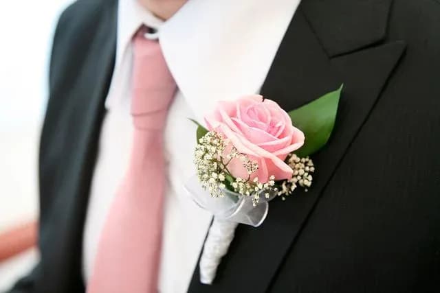 Pink Rose Boutonnière  - A classic pink rose boutonnière that compliments any suit. A perfect addition to any prom, homecoming, formal, or wedding event. 