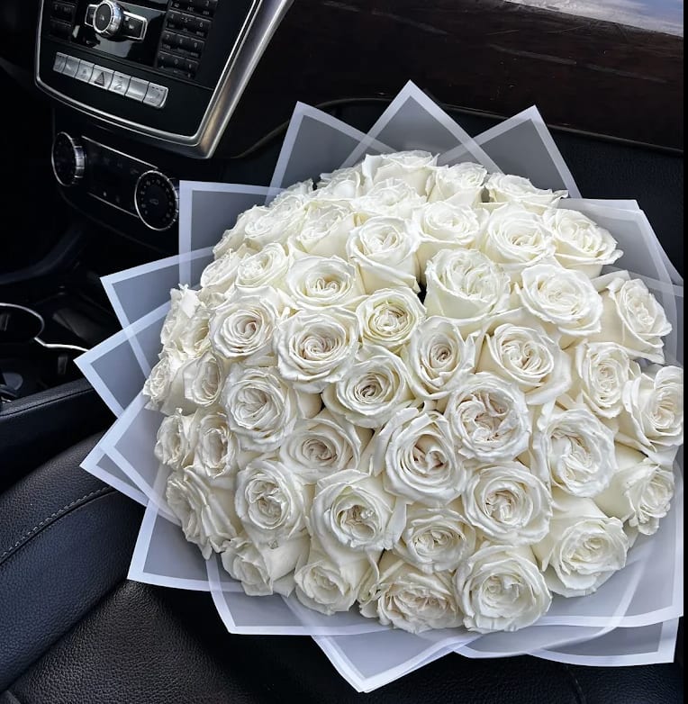 Creme Love Ramo Bouquet - Long stem white roses displaying elegance. 50 stems standard 