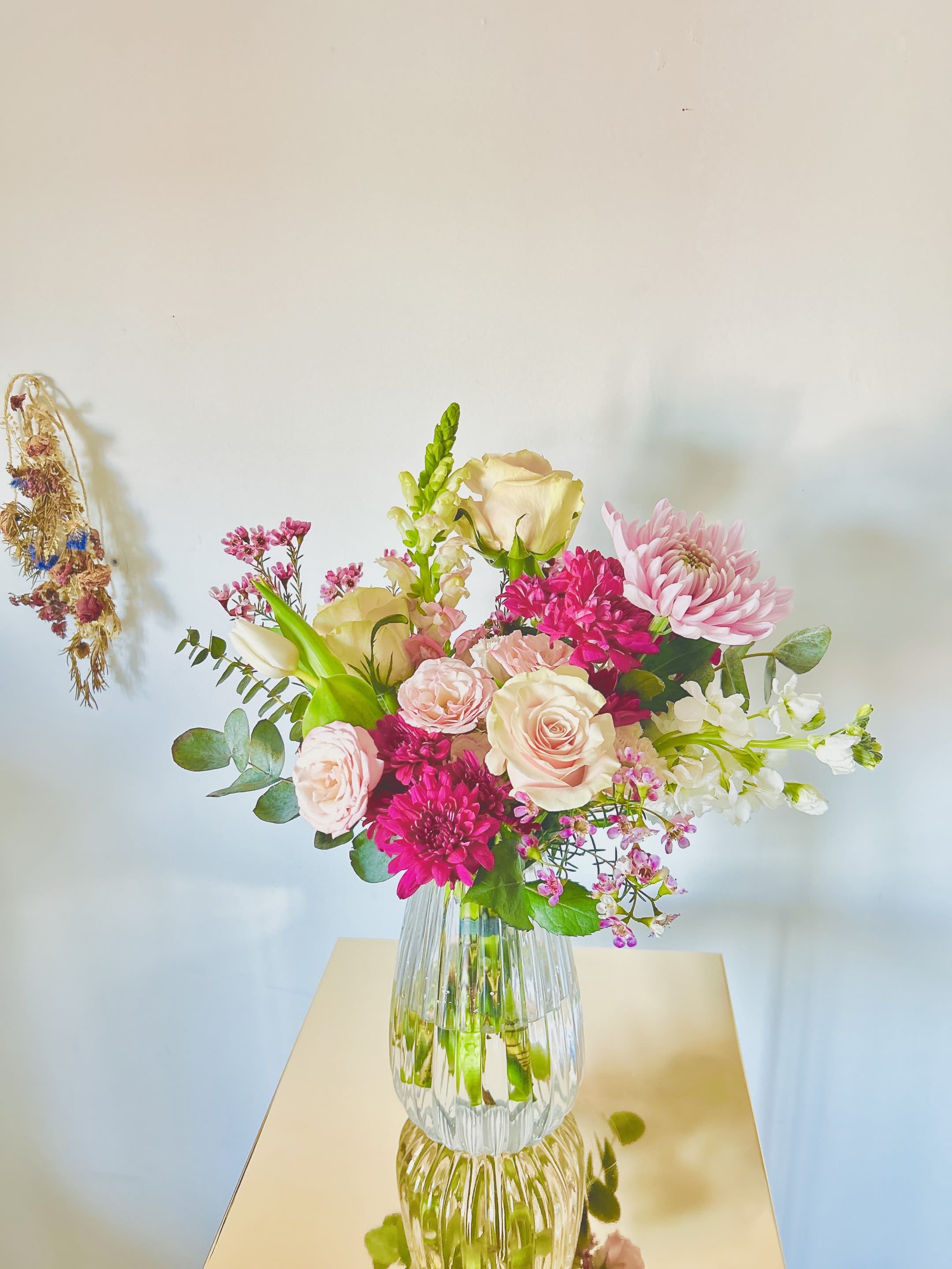 Perfect match  - Bouquet in a ribbed vase. We make a hand-tied bouquet and put it in a vase for you.    Please keep in kind that no arrangement can be made identical to the photos shown (as some flowers are seasonal). Therefore, we will substitute them accordingly with in-season flowers instead. We will do our absolute best to arrange the flowers as similar as possible with the photos shown!   For Bouquets, we DO NOT include vases unless you add one.  For Vased Flowers, we include vases.   Right now, you can expect summer blooms sourced from local farms.   We use small ordinary 4in by 3in cards. If you want to send flowers with a special messaging card, please choose one from add-ons!  Delivery: our standard delivery time window is between 3:00pm and 5:00pm.   If you have any questions regarding the order, please feel free to contact us!   Email: agapeflower.studio25@gmail.com