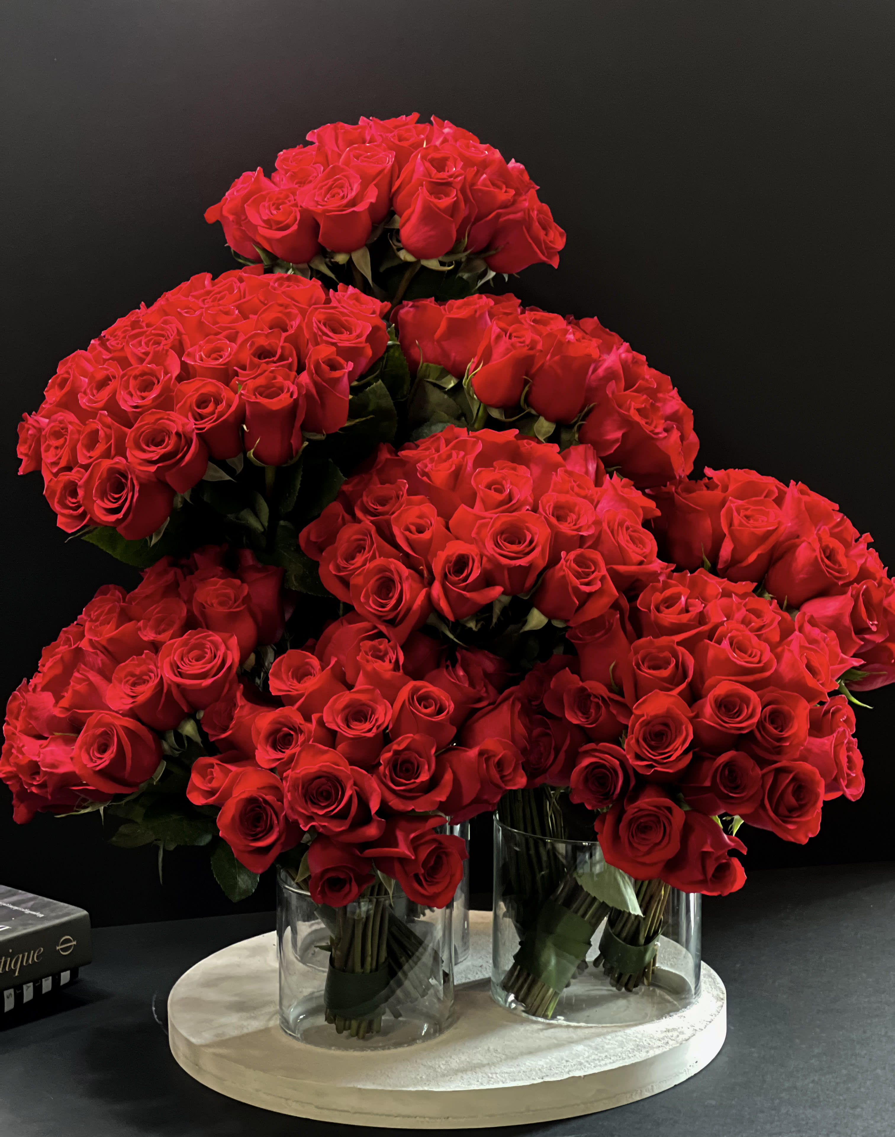 &quot;Amor&quot; Exclusive design with 200 roses  - &quot;Amor&quot; Exclusive design with 200 roses arranged in cement tray with 3 vases in it.  