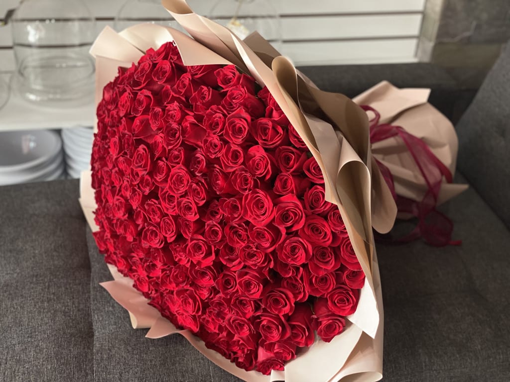 200 Red roses arrangement - 200 Red roses arrangement